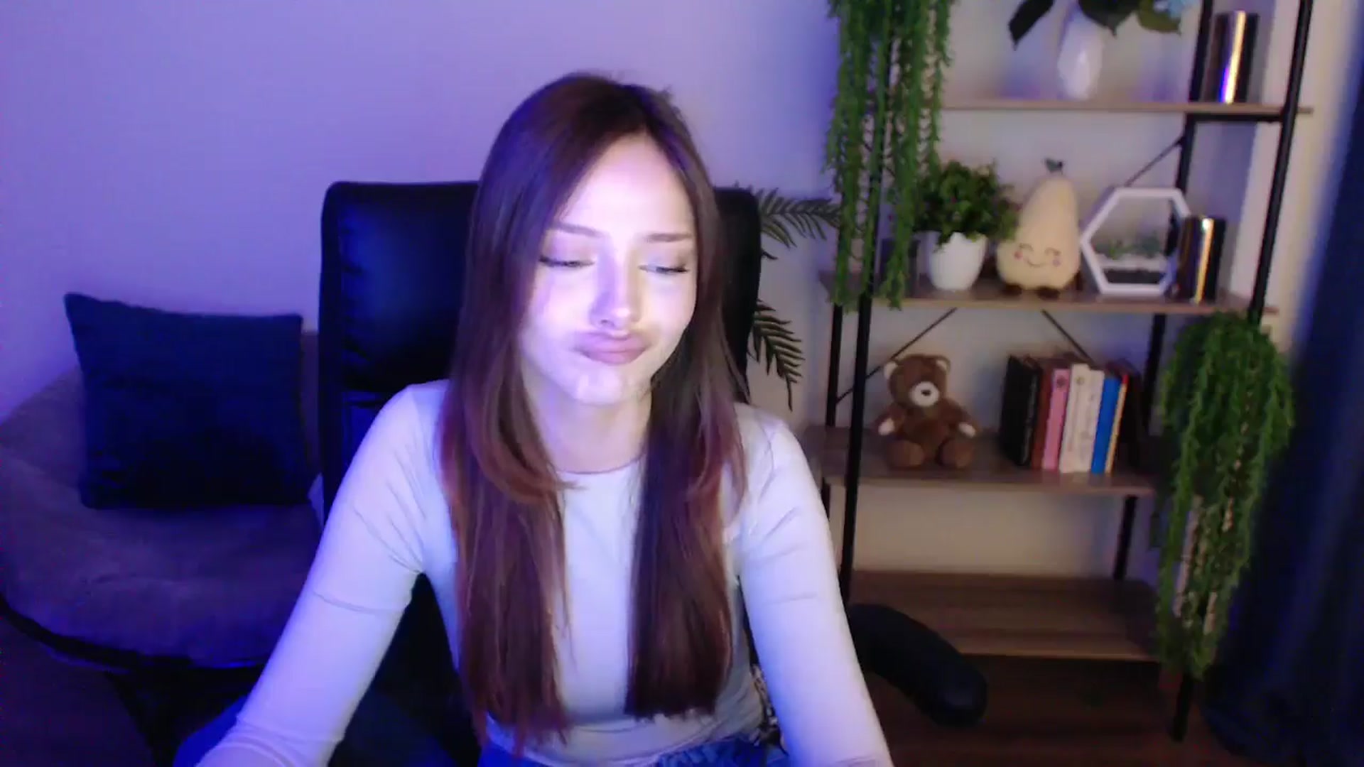 Gallery image thumbnail from KateManelli's myfreecams stream on, 02/18/2025, 12:08 image 15 of 20