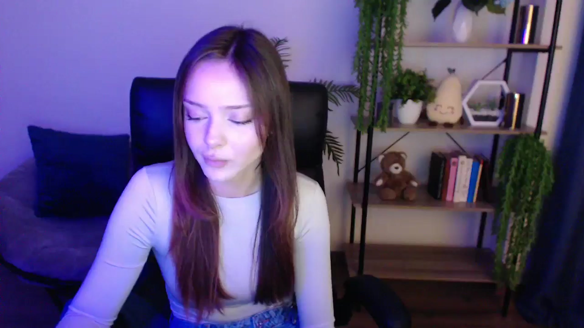 Gallery image thumbnail from KateManelli's myfreecams stream on, 02/18/2025, 12:08 image 18 of 20