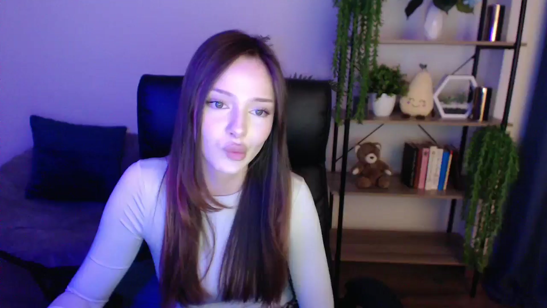 Gallery image thumbnail from KateManelli's myfreecams stream on, 02/18/2025, 14:08 image 18 of 20