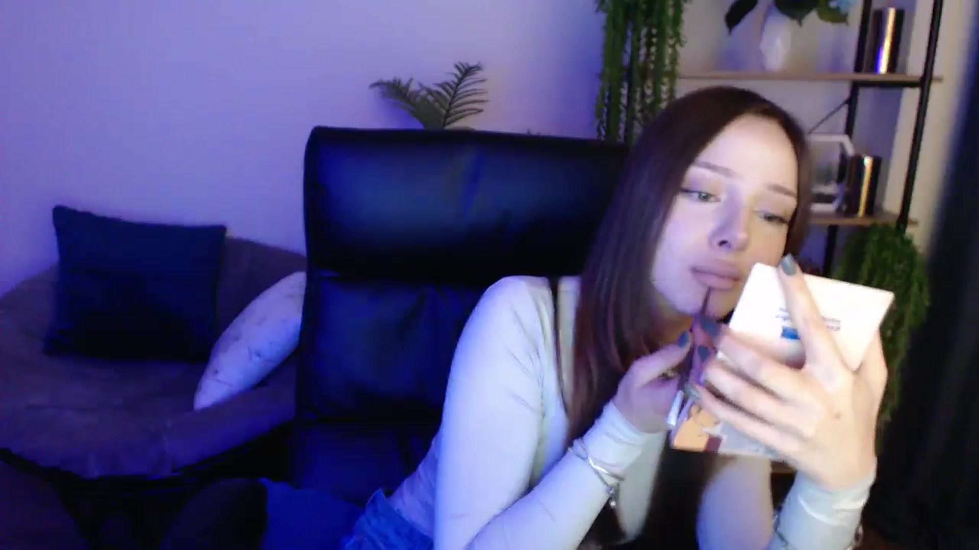 Gallery image thumbnail from KateManelli's myfreecams stream on, 02/18/2025, 14:53 image 16 of 20