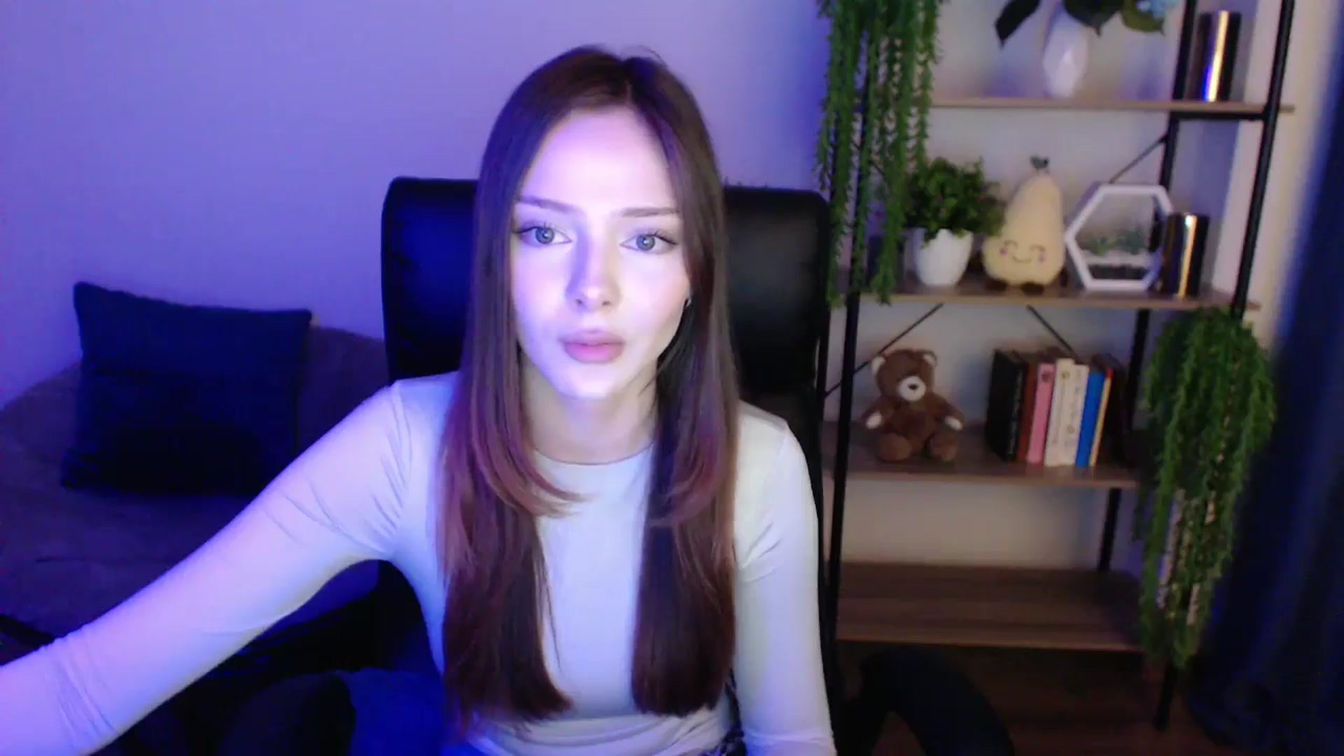 Gallery image thumbnail from KateManelli's myfreecams stream on, 02/18/2025, 14:53 image 12 of 20