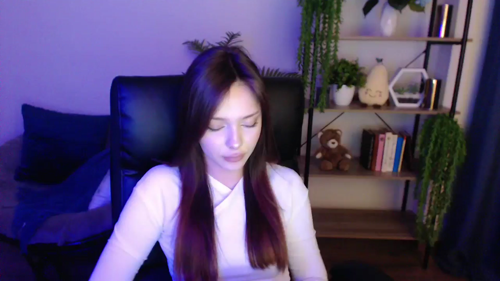 Gallery image thumbnail from KateManelli's myfreecams stream on, 02/19/2025, 14:43 image 1 of 20