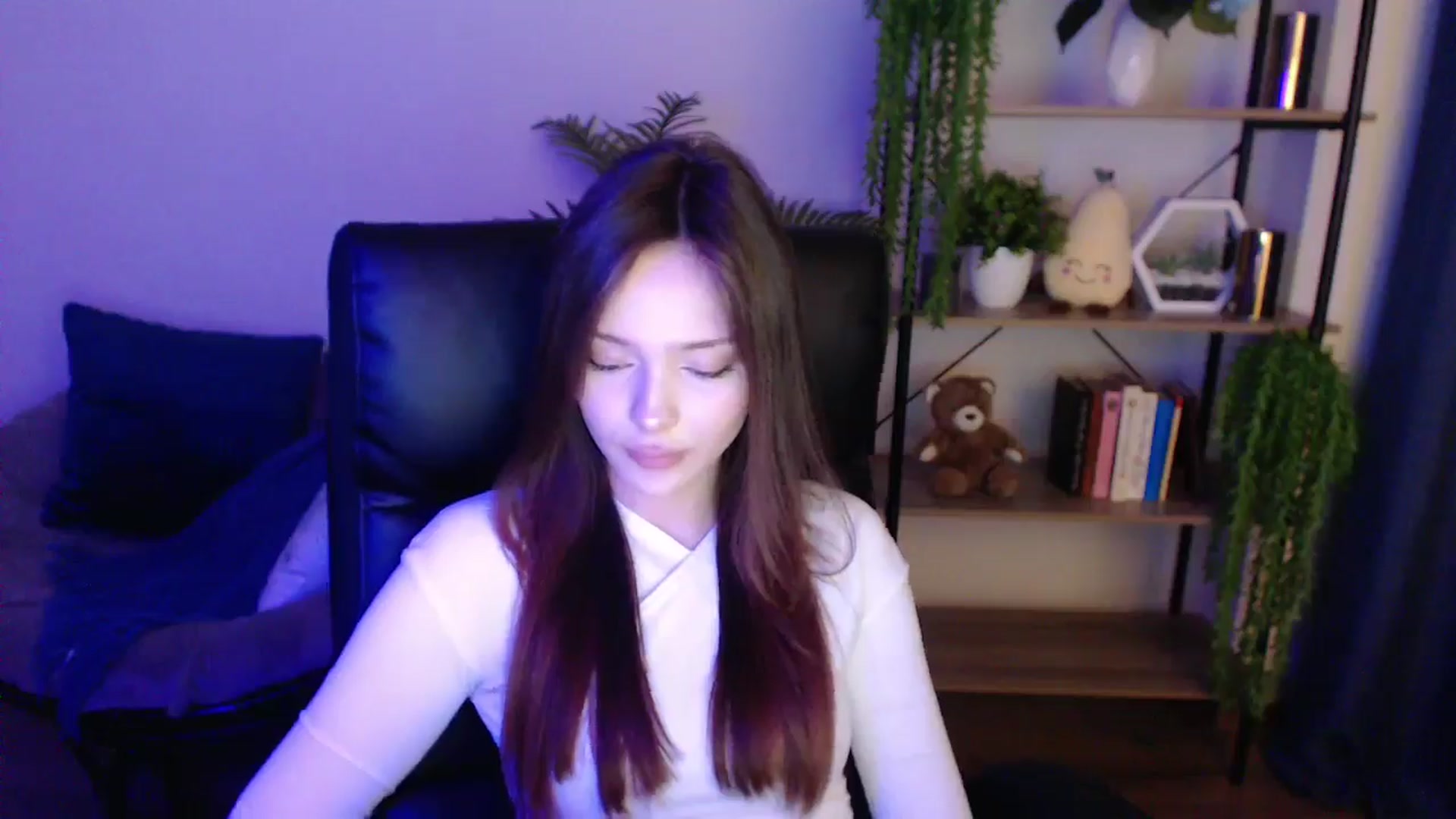 Gallery image thumbnail from KateManelli's myfreecams stream on, 02/19/2025, 14:43 image 3 of 20