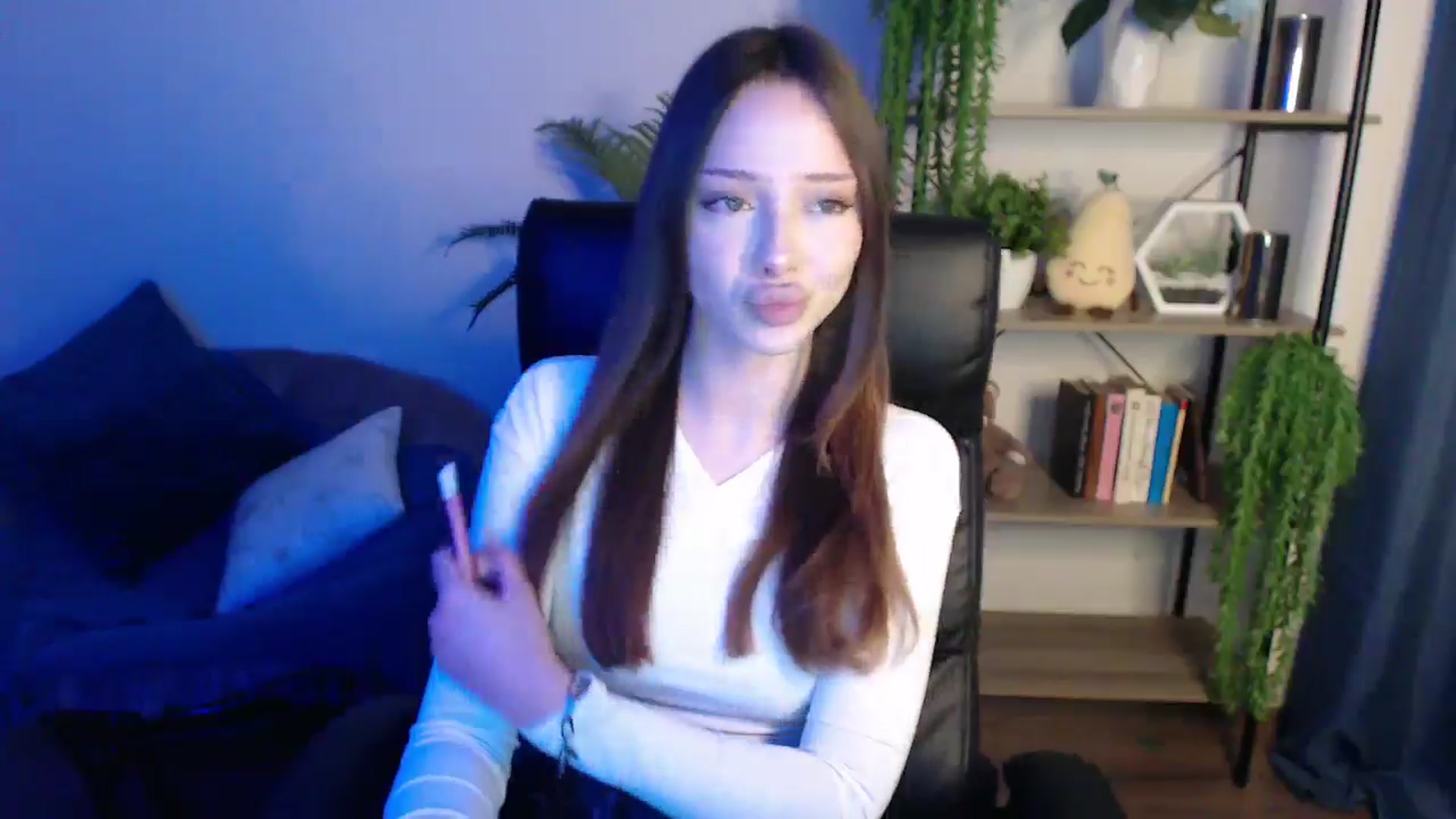 Gallery image thumbnail from KateManelli's myfreecams stream on, 02/24/2025, 09:48 image 11 of 20