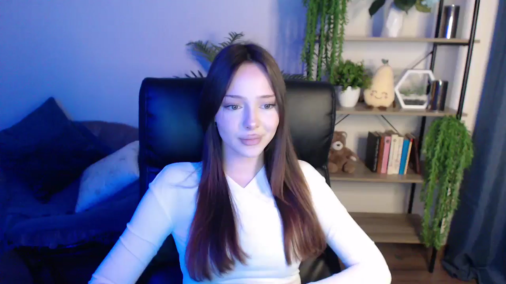 Gallery image thumbnail from KateManelli's myfreecams stream on, 02/24/2025, 10:13 image 12 of 20