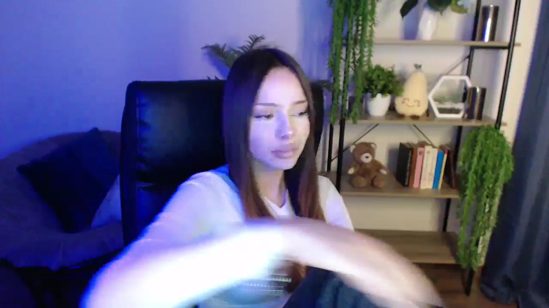 Gallery image thumbnail from KateManelli's myfreecams stream on, 02/24/2025, 11:19 image 14 of 20