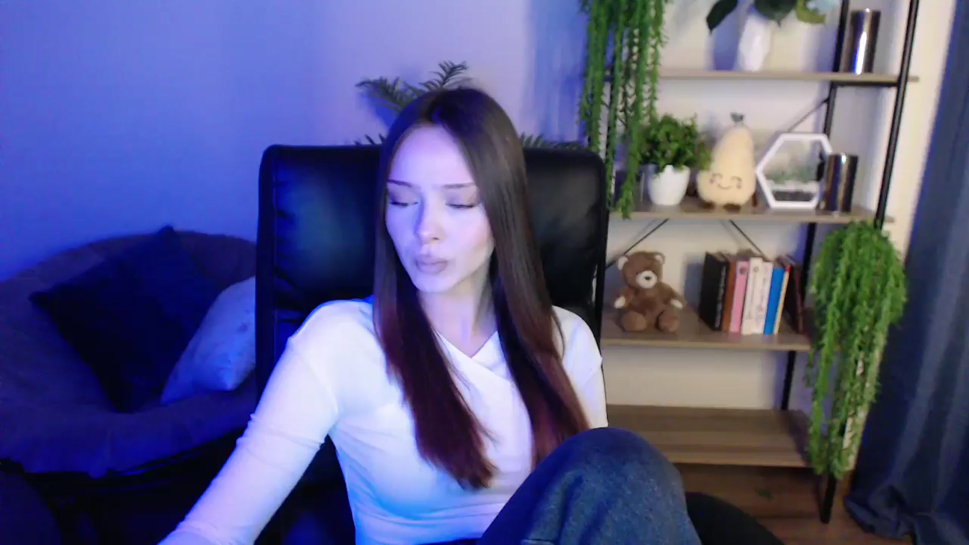 Gallery image thumbnail from KateManelli's myfreecams stream on, 02/24/2025, 11:19 image 16 of 20