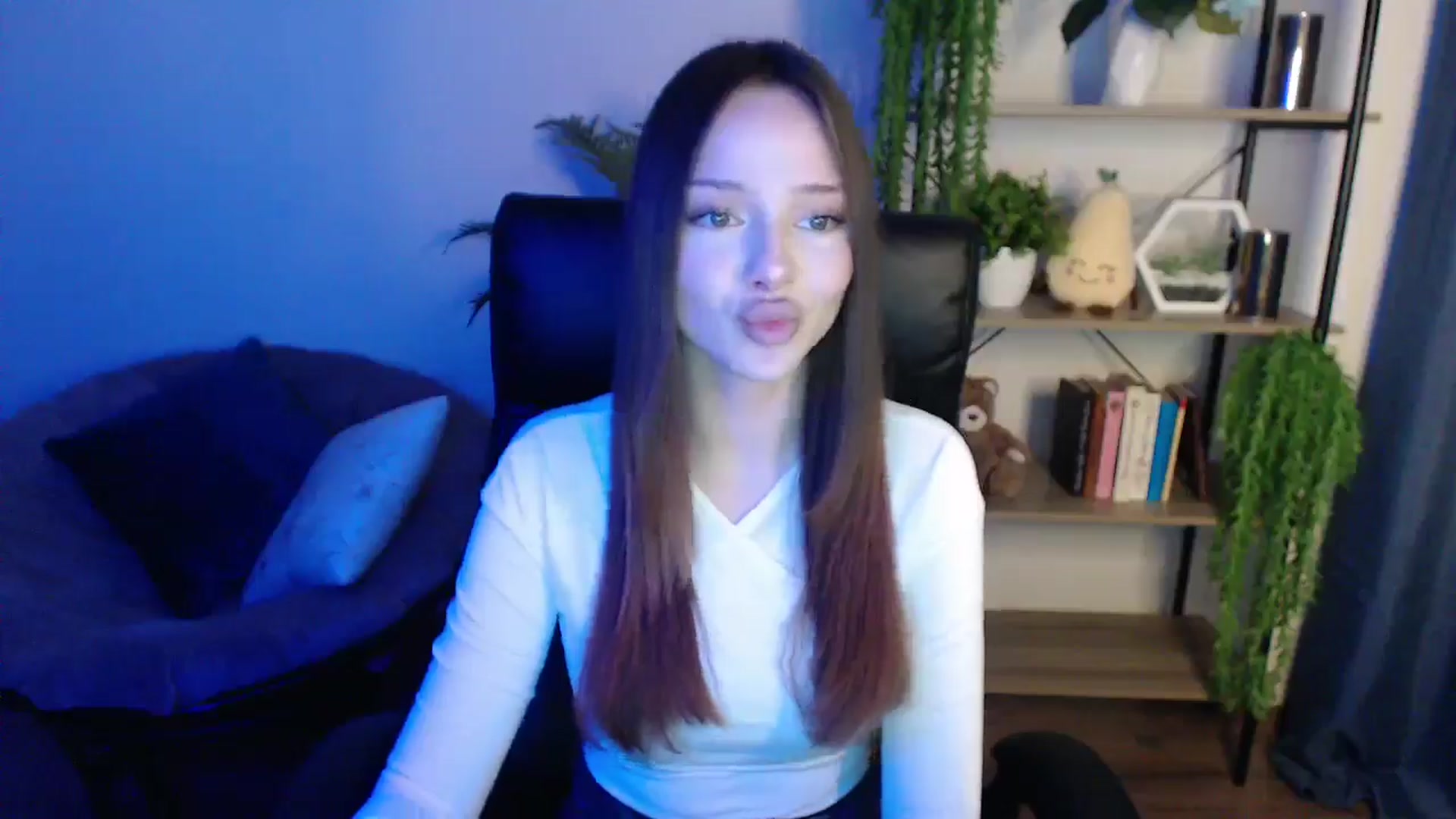 Gallery image thumbnail from KateManelli's myfreecams stream on, 02/24/2025, 13:23 image 12 of 20