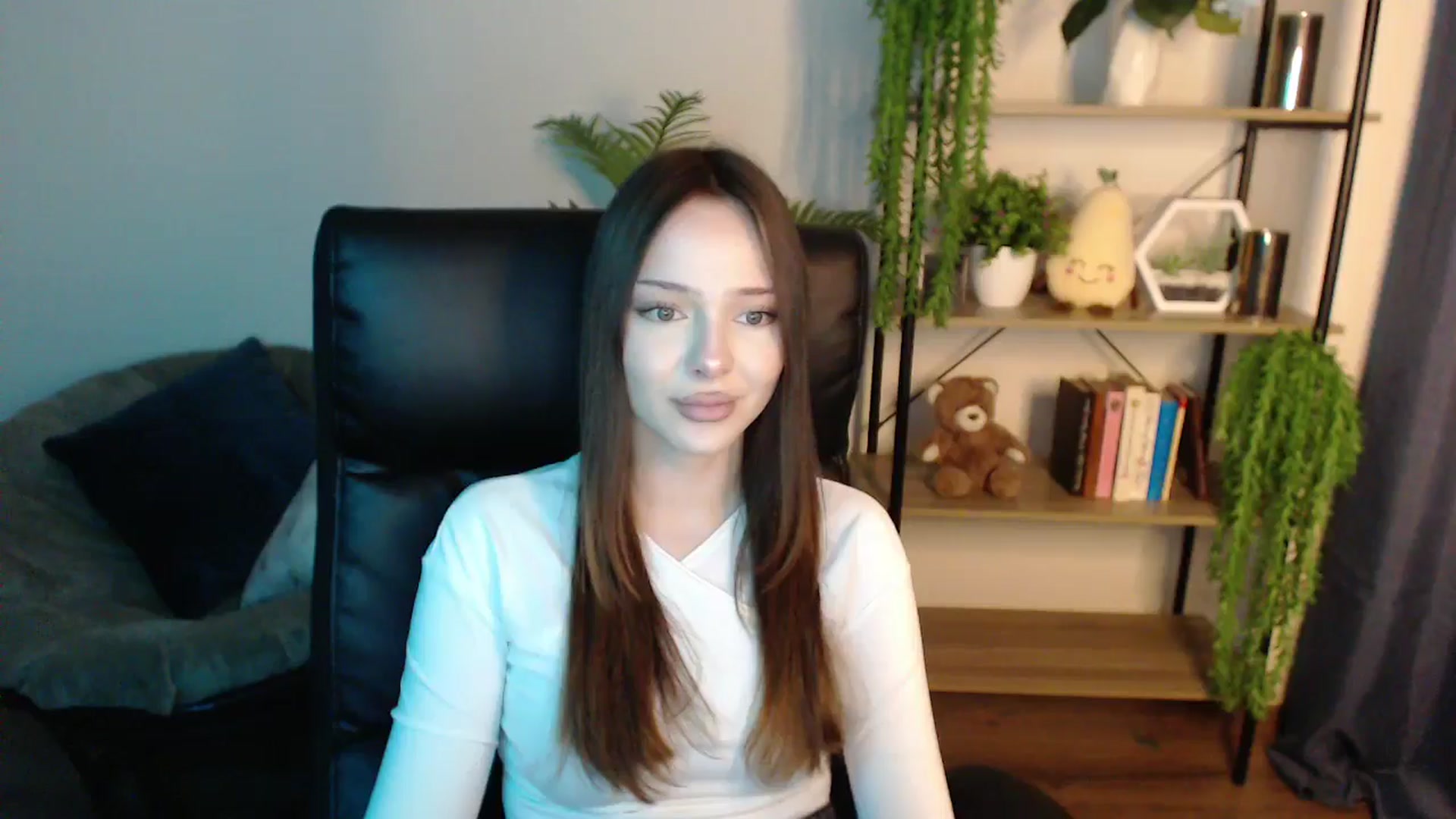 Gallery image thumbnail from KateManelli's myfreecams stream on, 02/24/2025, 14:16 image 14 of 20