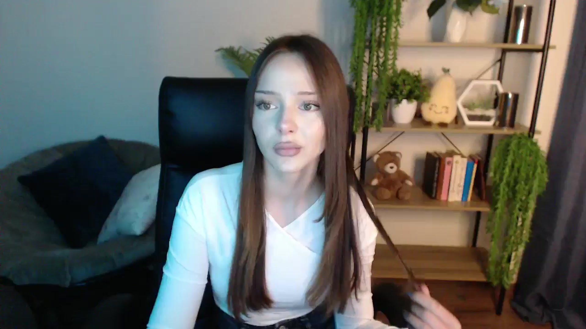 Gallery image thumbnail from KateManelli's myfreecams stream on, 02/24/2025, 14:16 image 13 of 20