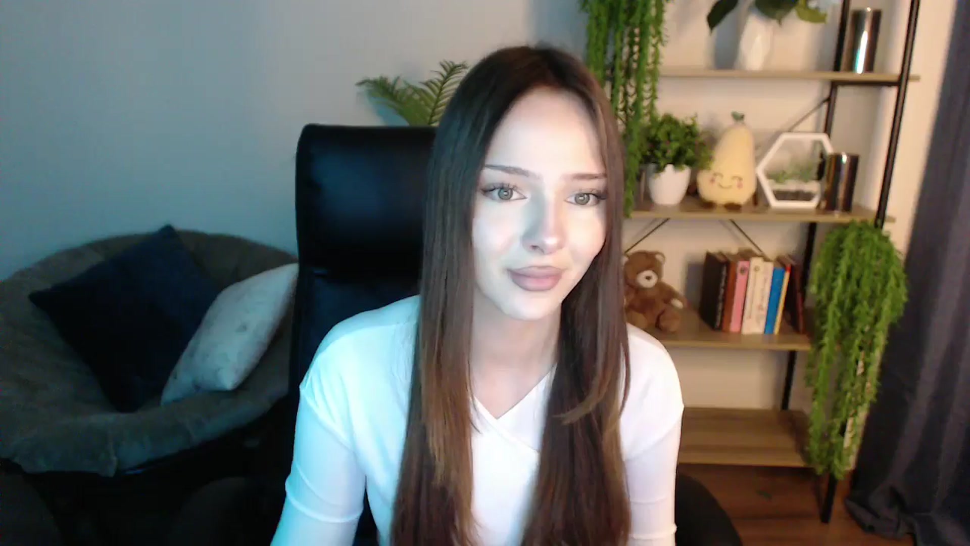 Gallery image thumbnail from KateManelli's myfreecams stream on, 02/24/2025, 14:16 image 17 of 20