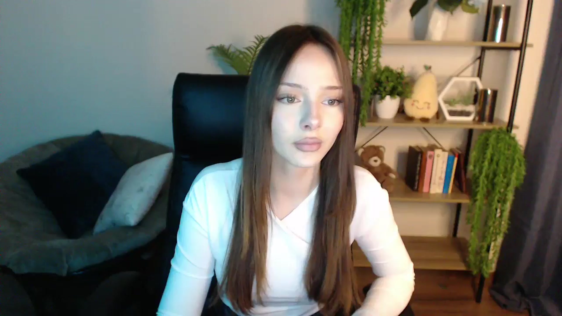 Gallery image thumbnail from KateManelli's myfreecams stream on, 02/24/2025, 14:16 image 9 of 20