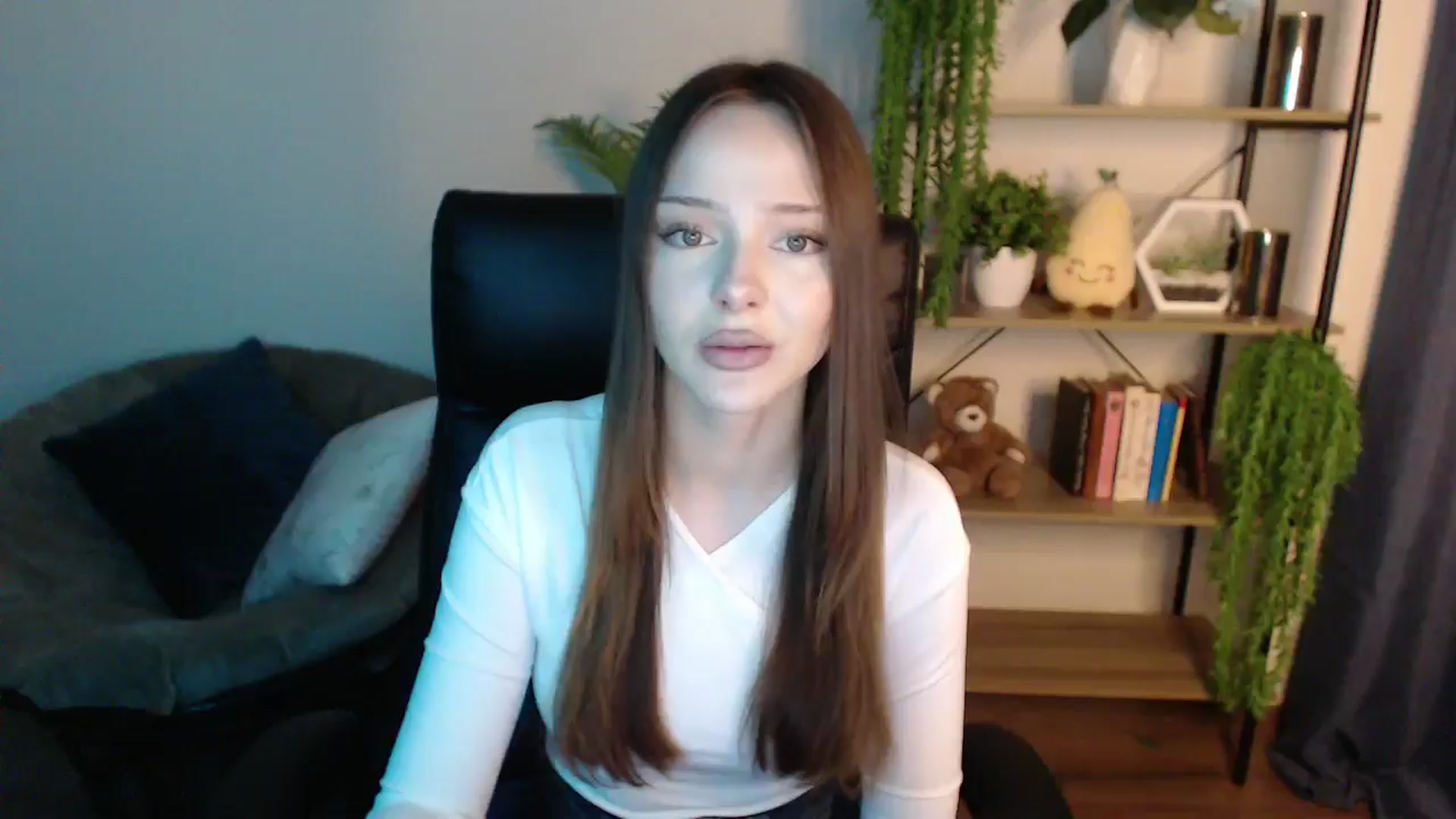 Gallery image thumbnail from KateManelli's myfreecams stream on, 02/24/2025, 14:16 image 8 of 20