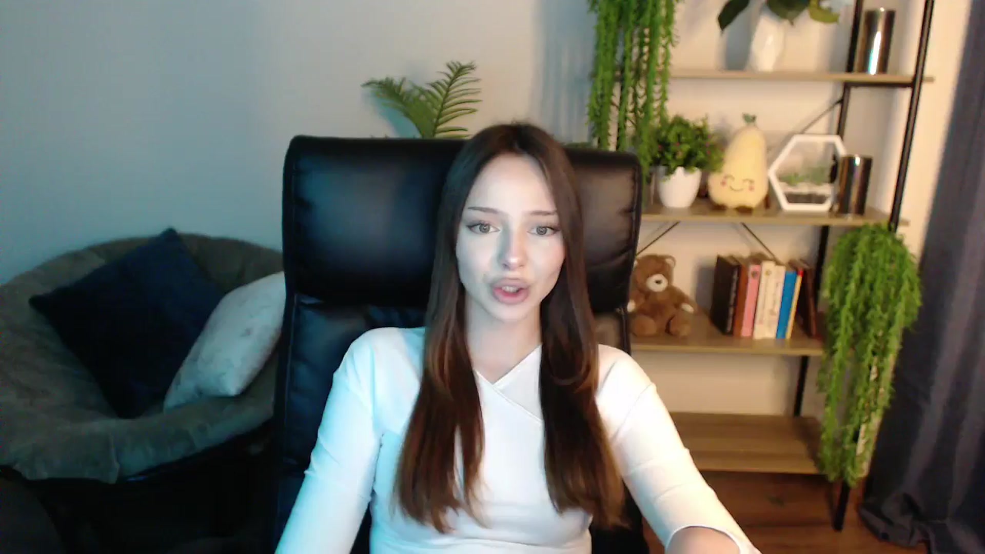 Gallery image thumbnail from KateManelli's myfreecams stream on, 02/24/2025, 14:16 image 18 of 20
