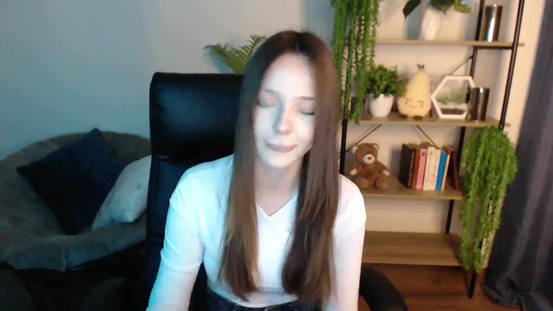Gallery image thumbnail from KateManelli's myfreecams stream on, 02/24/2025, 14:16 image 12 of 20