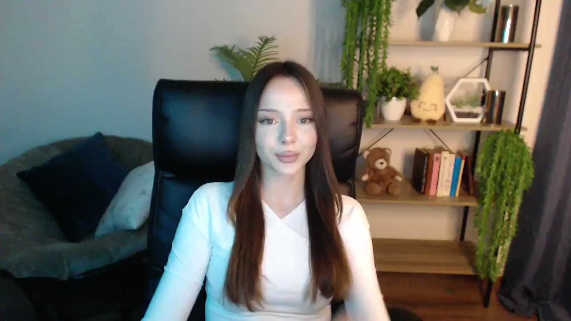 Gallery image thumbnail from KateManelli's myfreecams stream on, 02/24/2025, 14:16 image 15 of 20