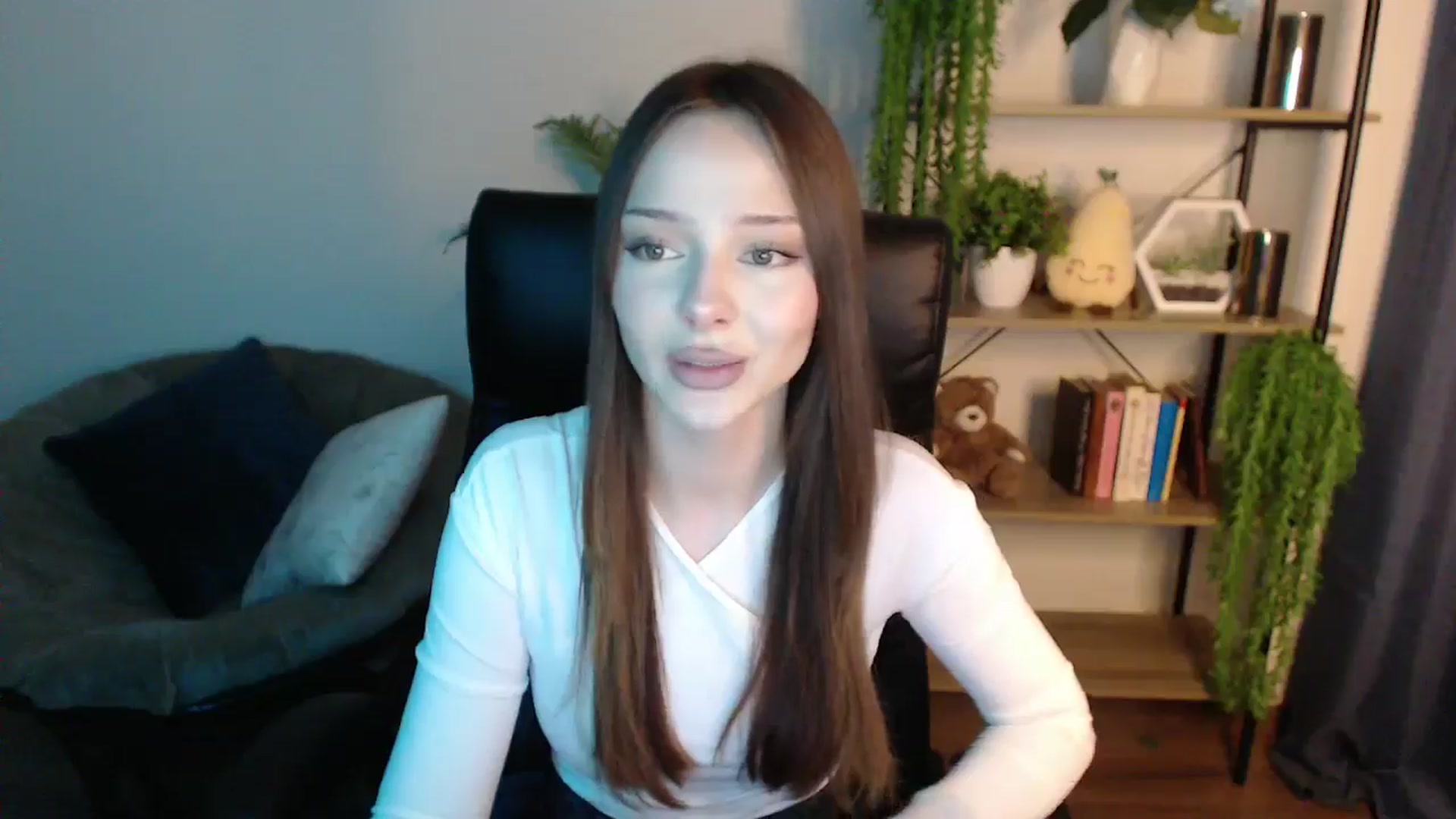 Gallery image thumbnail from KateManelli's myfreecams stream on, 02/24/2025, 14:16 image 7 of 20