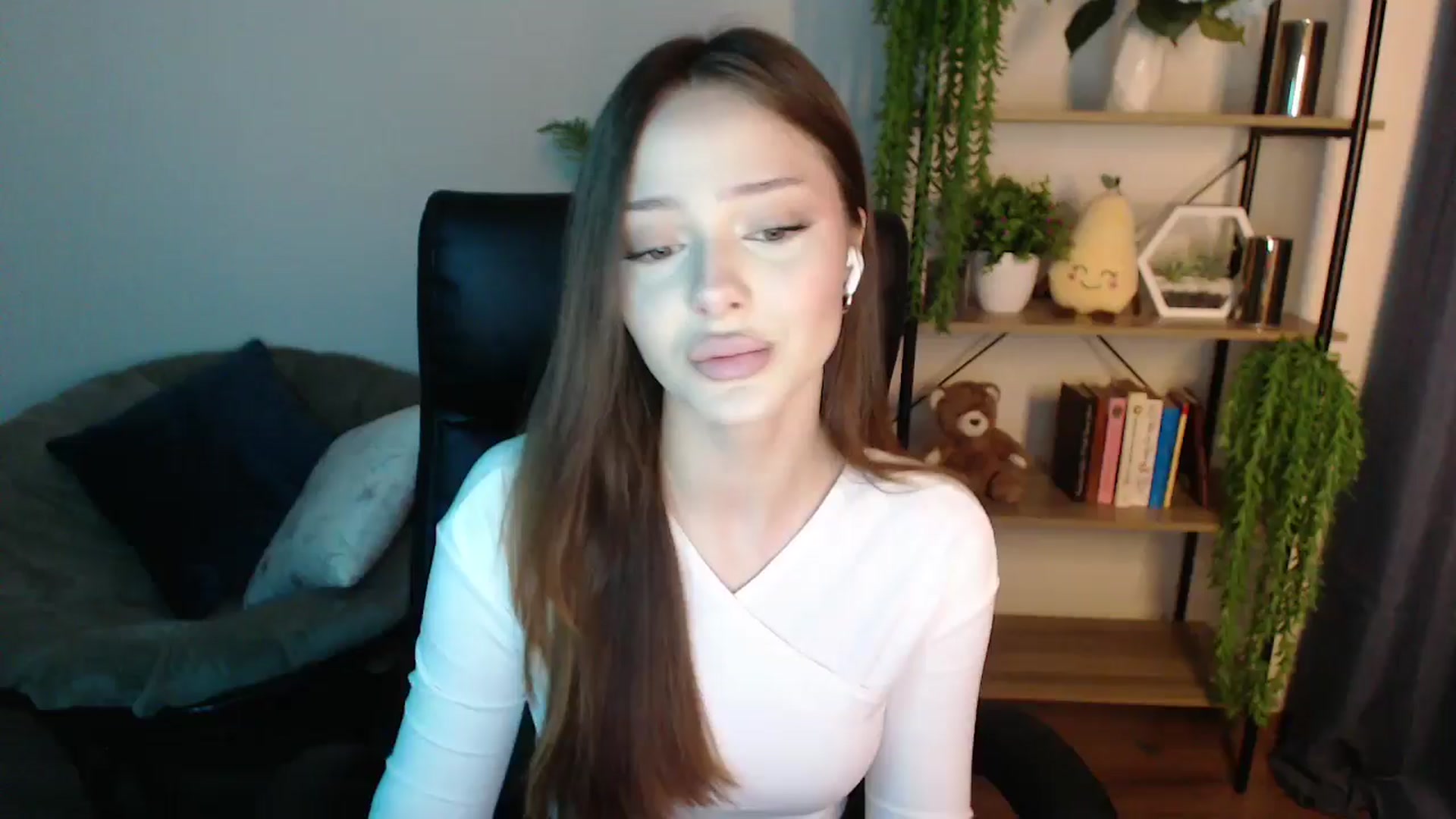 Gallery image thumbnail from KateManelli's myfreecams stream on, 02/25/2025, 09:14 image 6 of 20