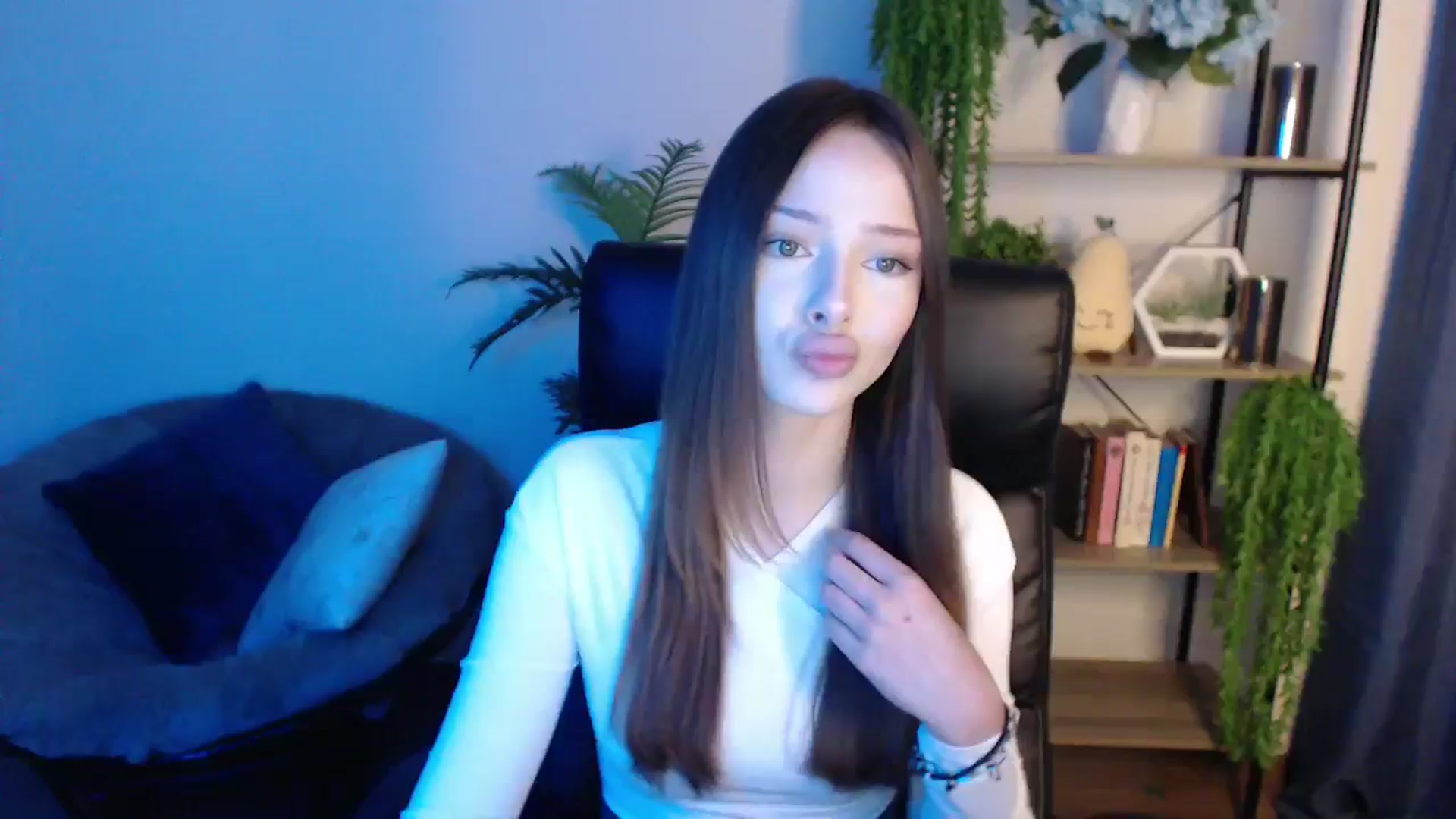 Gallery image thumbnail from KateManelli's myfreecams stream on, 02/25/2025, 12:02 image 11 of 20