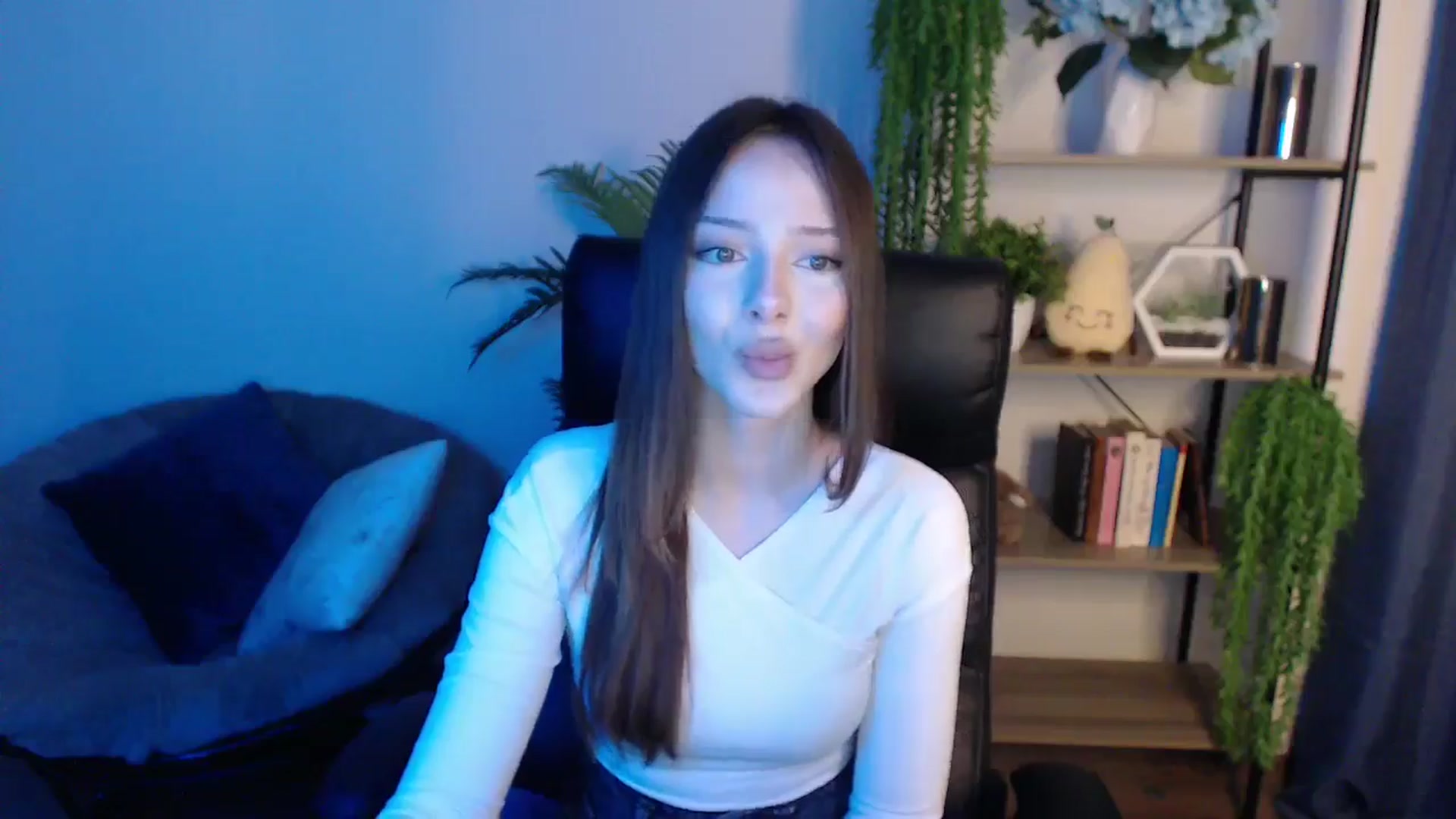Gallery image thumbnail from KateManelli's myfreecams stream on, 02/25/2025, 12:35 image 15 of 20
