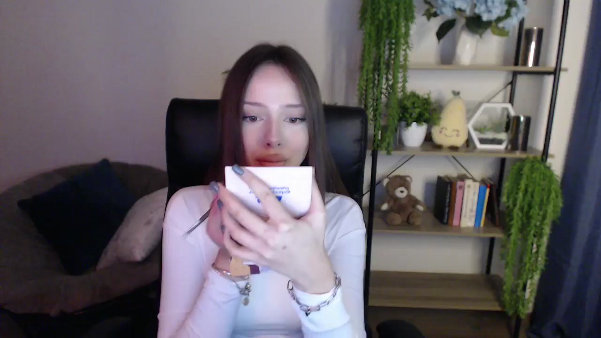 Gallery image thumbnail from KateManelli's myfreecams stream on, 02/25/2025, 14:15 image 12 of 20