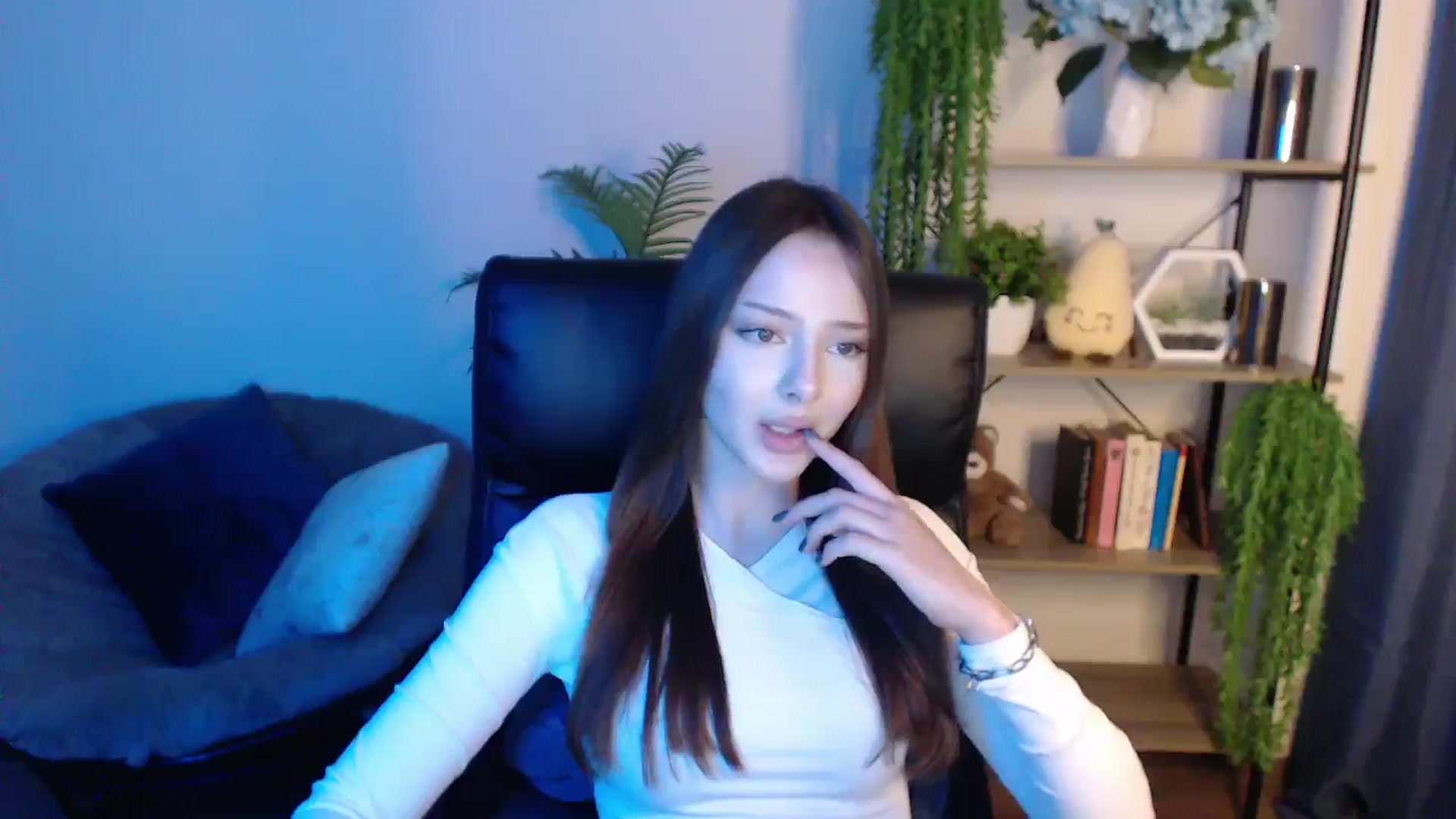Gallery image thumbnail from KateManelli's myfreecams stream on, 02/25/2025, 14:15 image 6 of 20