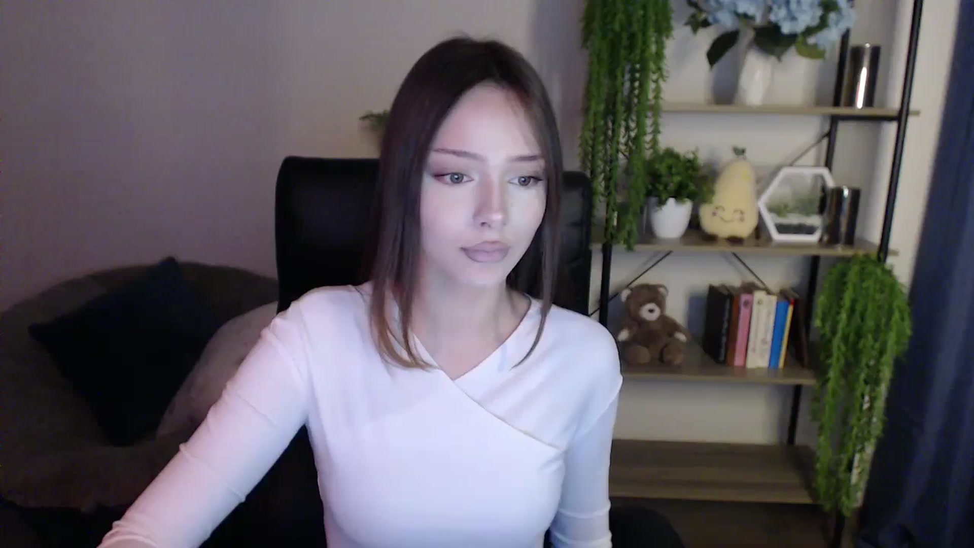 Gallery image thumbnail from KateManelli's myfreecams stream on, 02/25/2025, 14:15 image 13 of 20