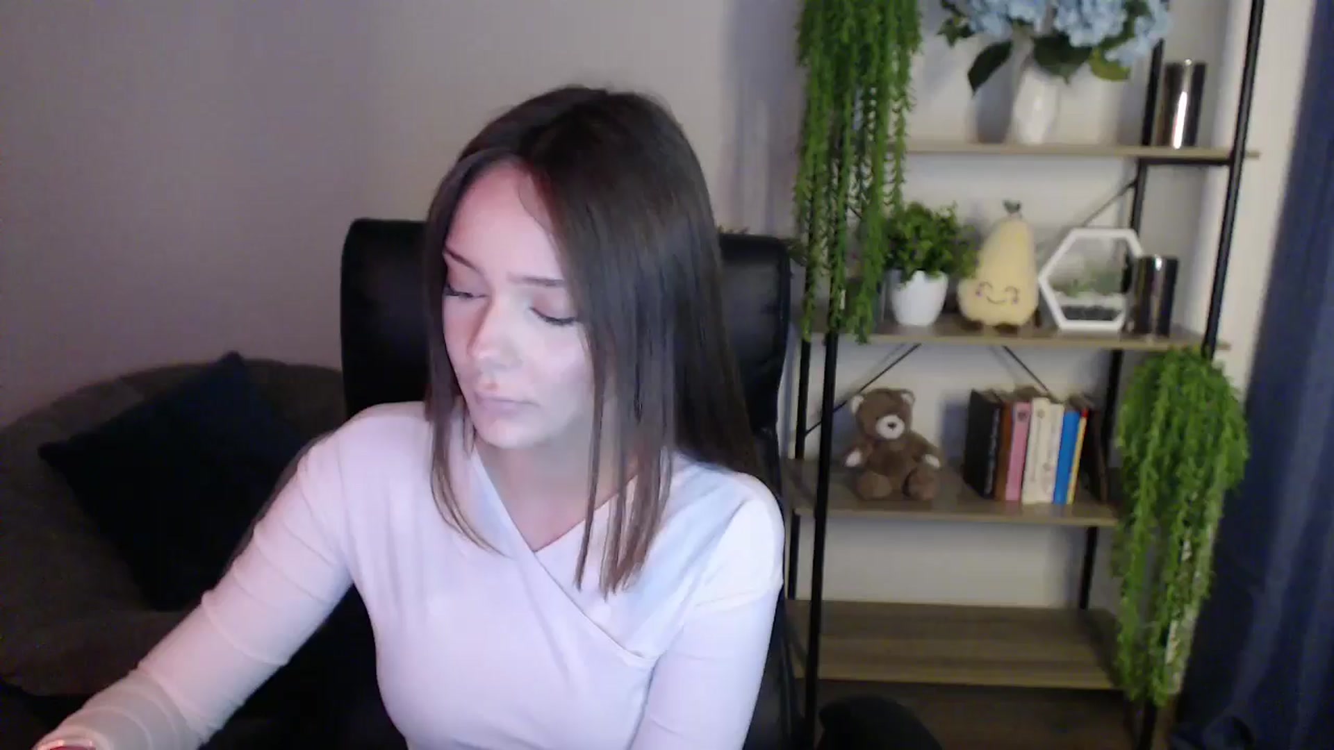 Gallery image thumbnail from KateManelli's myfreecams stream on, 02/25/2025, 14:15 image 11 of 20