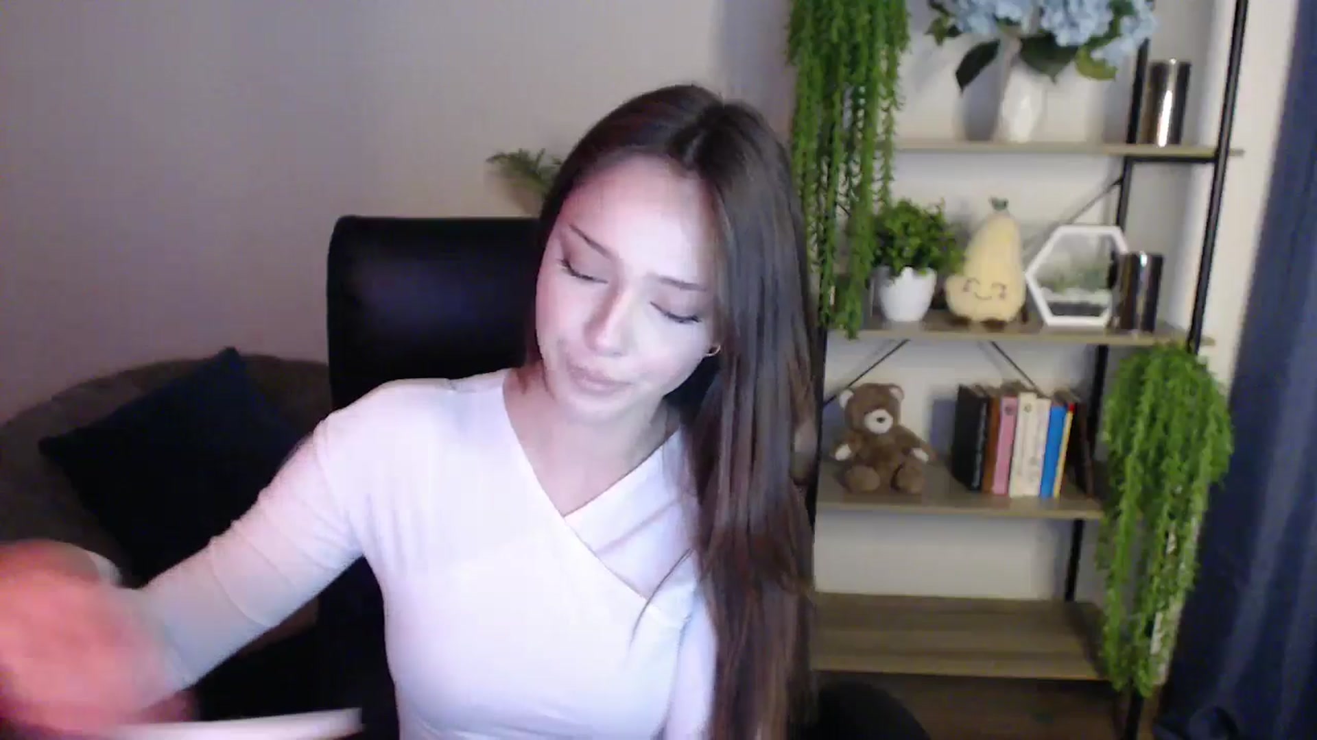 Gallery image thumbnail from KateManelli's myfreecams stream on, 02/25/2025, 14:15 image 10 of 20