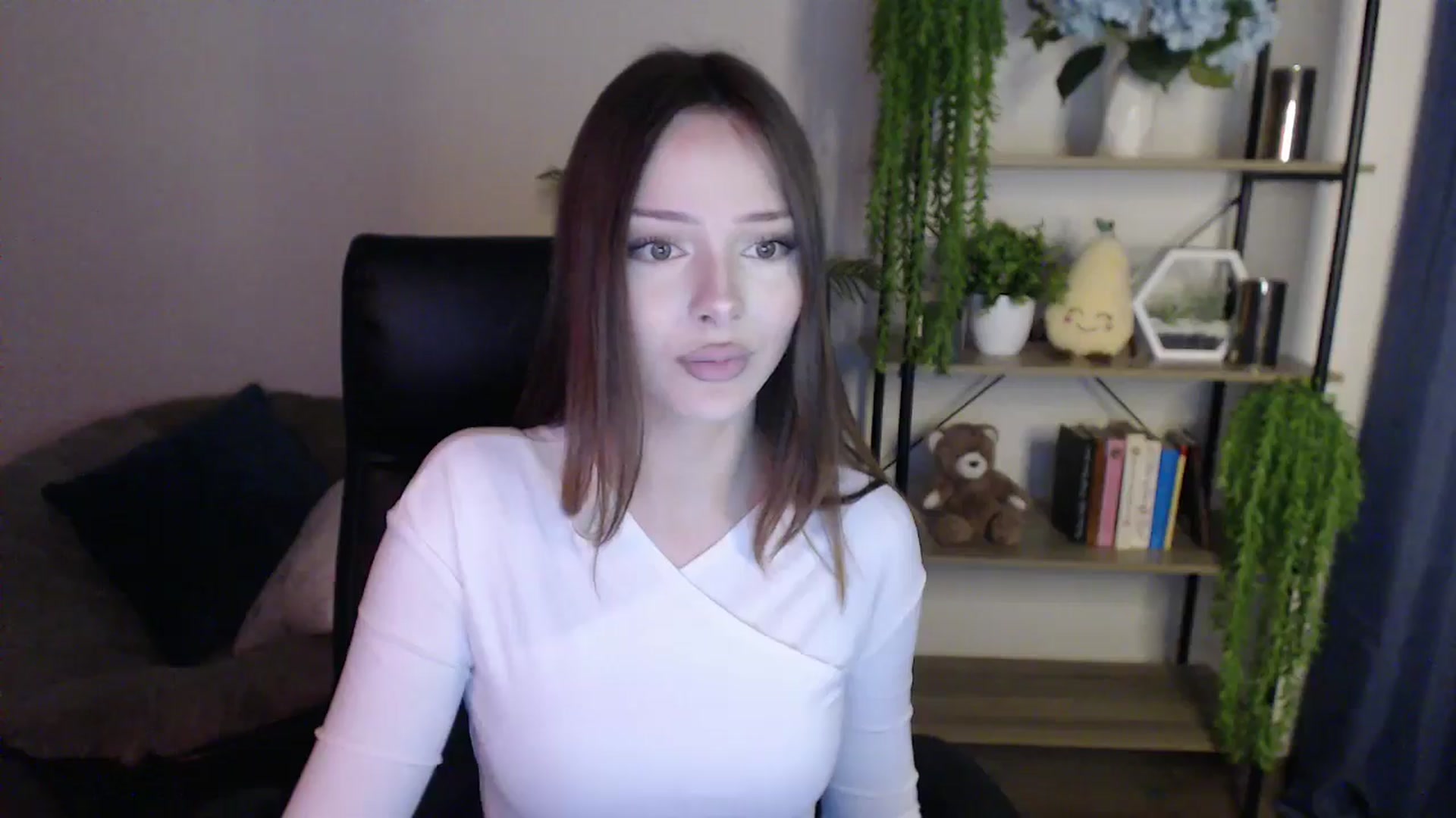 Gallery image thumbnail from KateManelli's myfreecams stream on, 02/25/2025, 14:15 image 16 of 20