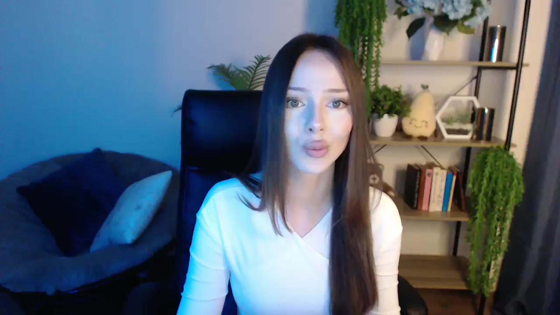 Gallery image thumbnail from KateManelli's myfreecams stream on, 02/25/2025, 14:50 image 15 of 20