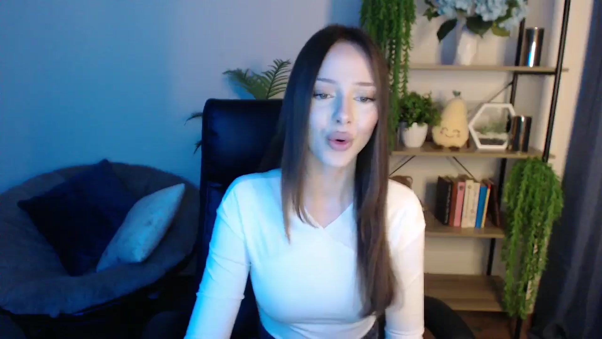 Gallery image thumbnail from KateManelli's myfreecams stream on, 02/25/2025, 14:50 image 10 of 20