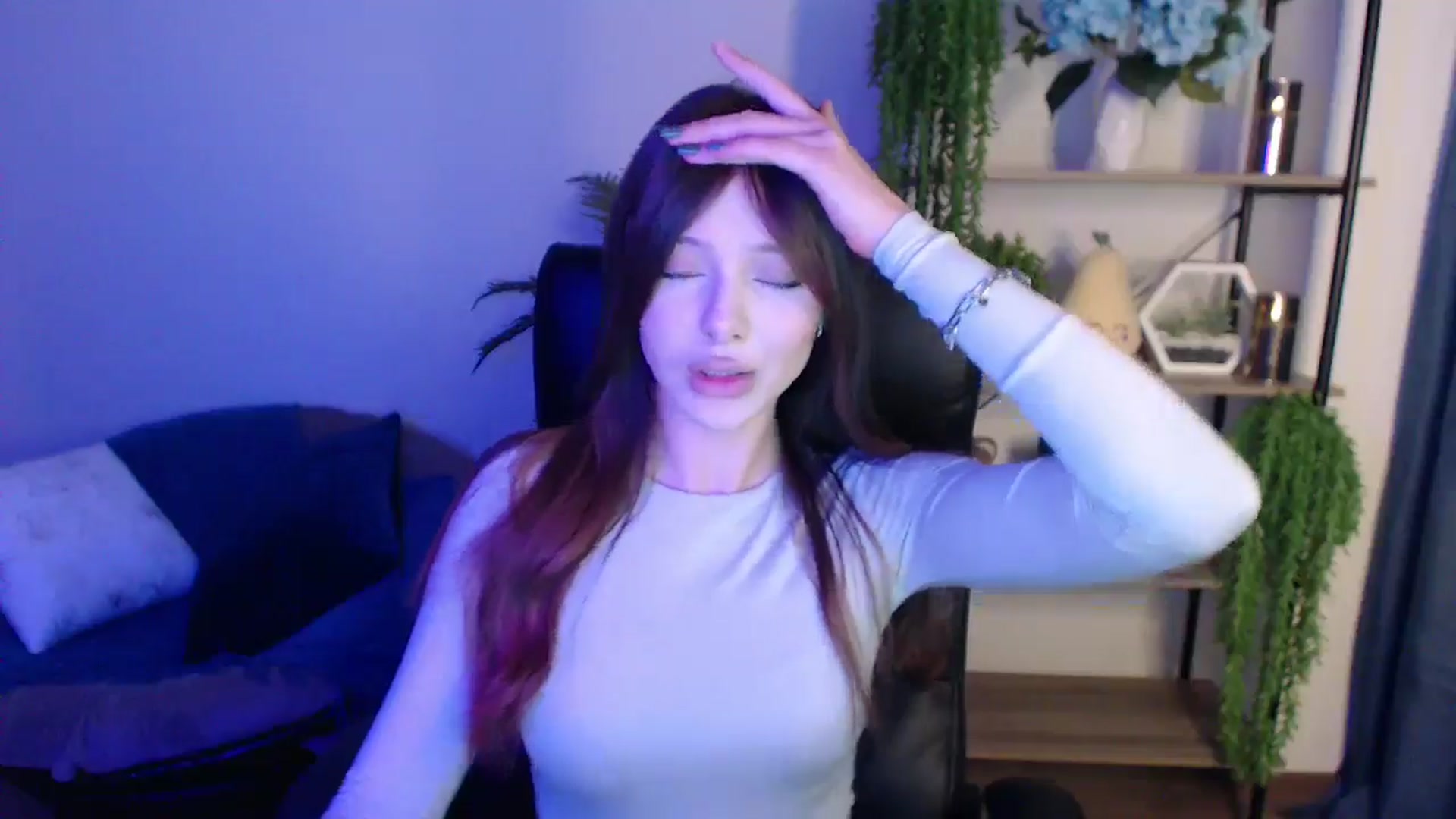 Gallery image thumbnail from KateManelli's myfreecams stream on, 03/01/2025, 11:40 image 10 of 20