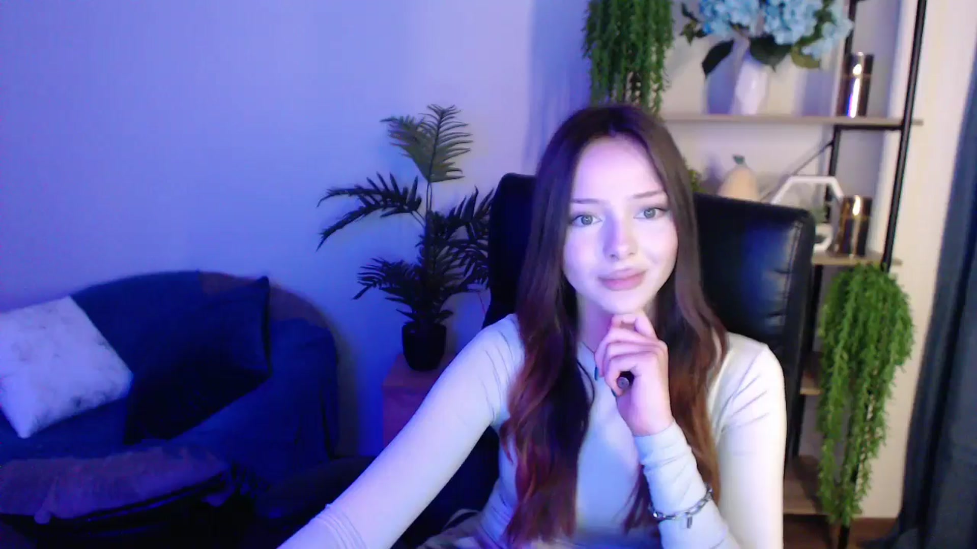 Gallery image thumbnail from KateManelli's myfreecams stream on, 03/01/2025, 11:40 image 16 of 20