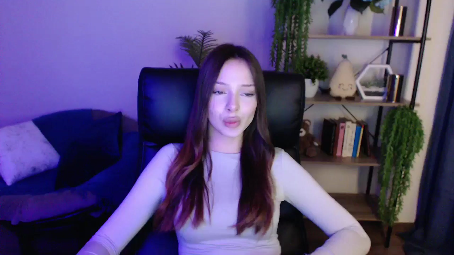 Gallery image thumbnail from KateManelli's myfreecams stream on, 03/01/2025, 14:41 image 11 of 20