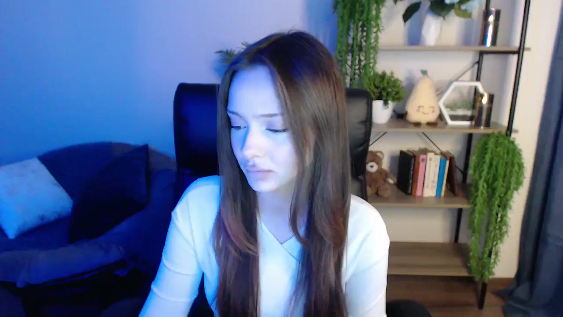 Gallery image thumbnail from KateManelli's myfreecams stream on, 03/04/2025, 11:00 image 12 of 20