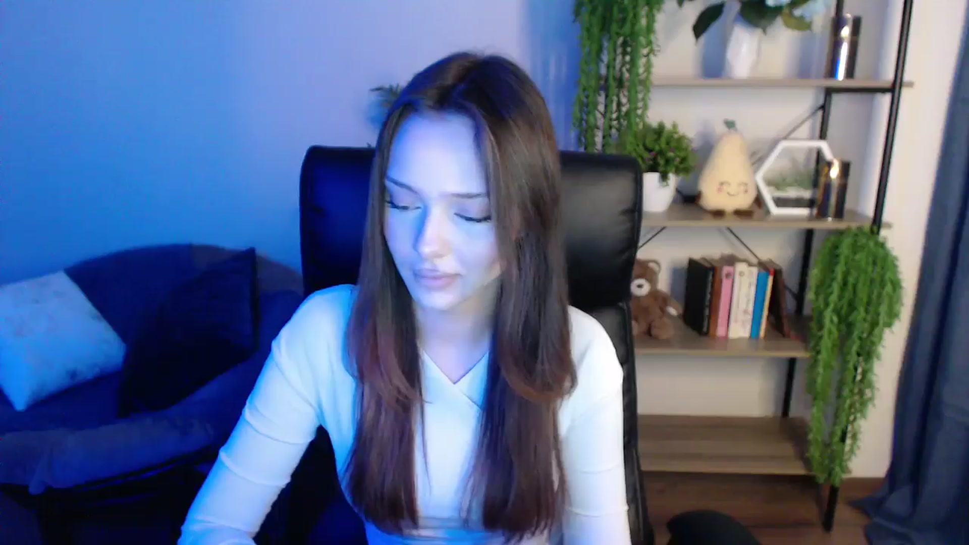 Gallery image thumbnail from KateManelli's myfreecams stream on, 03/04/2025, 11:00 image 15 of 20