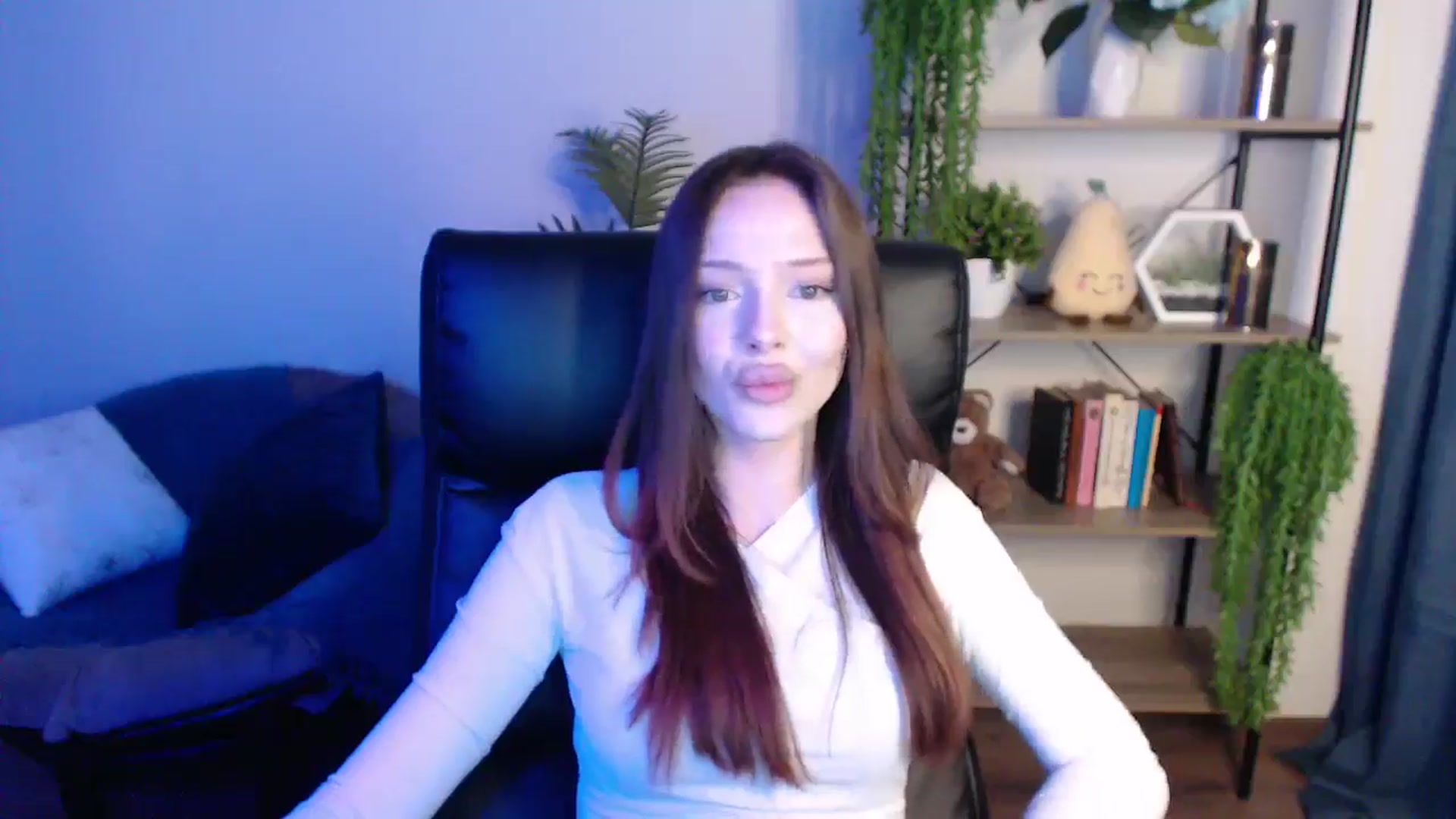 Gallery image thumbnail from KateManelli's myfreecams stream on, 03/04/2025, 13:36 image 15 of 20