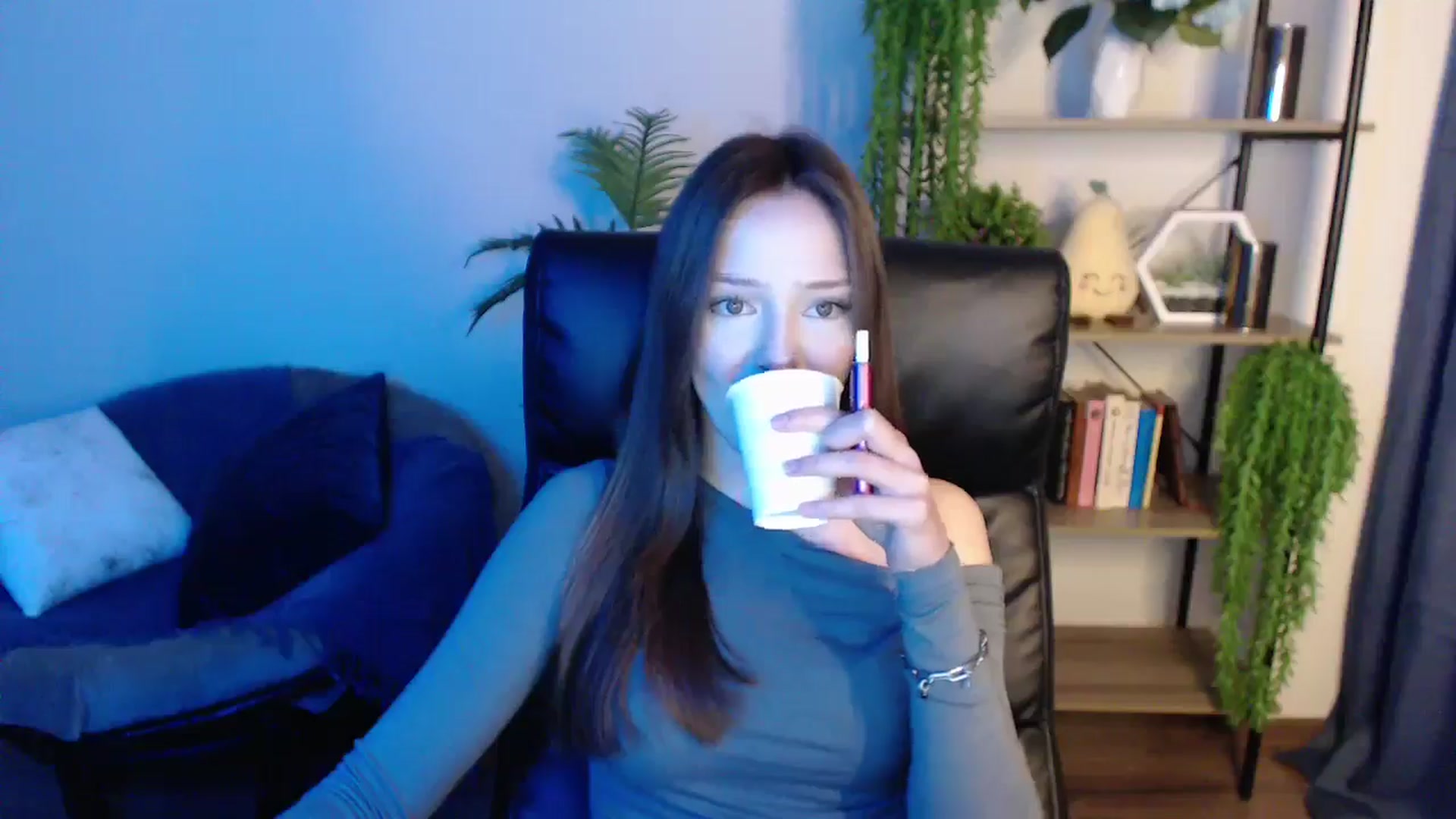 Gallery image thumbnail from KateManelli's myfreecams stream on, 03/05/2025, 11:29 image 16 of 20