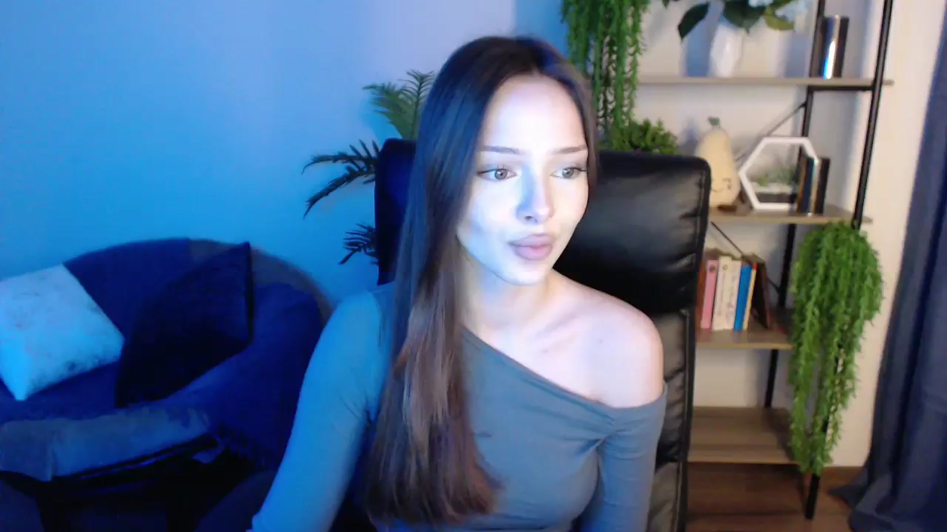 Gallery image thumbnail from KateManelli's myfreecams stream on, 03/05/2025, 11:29 image 1 of 20