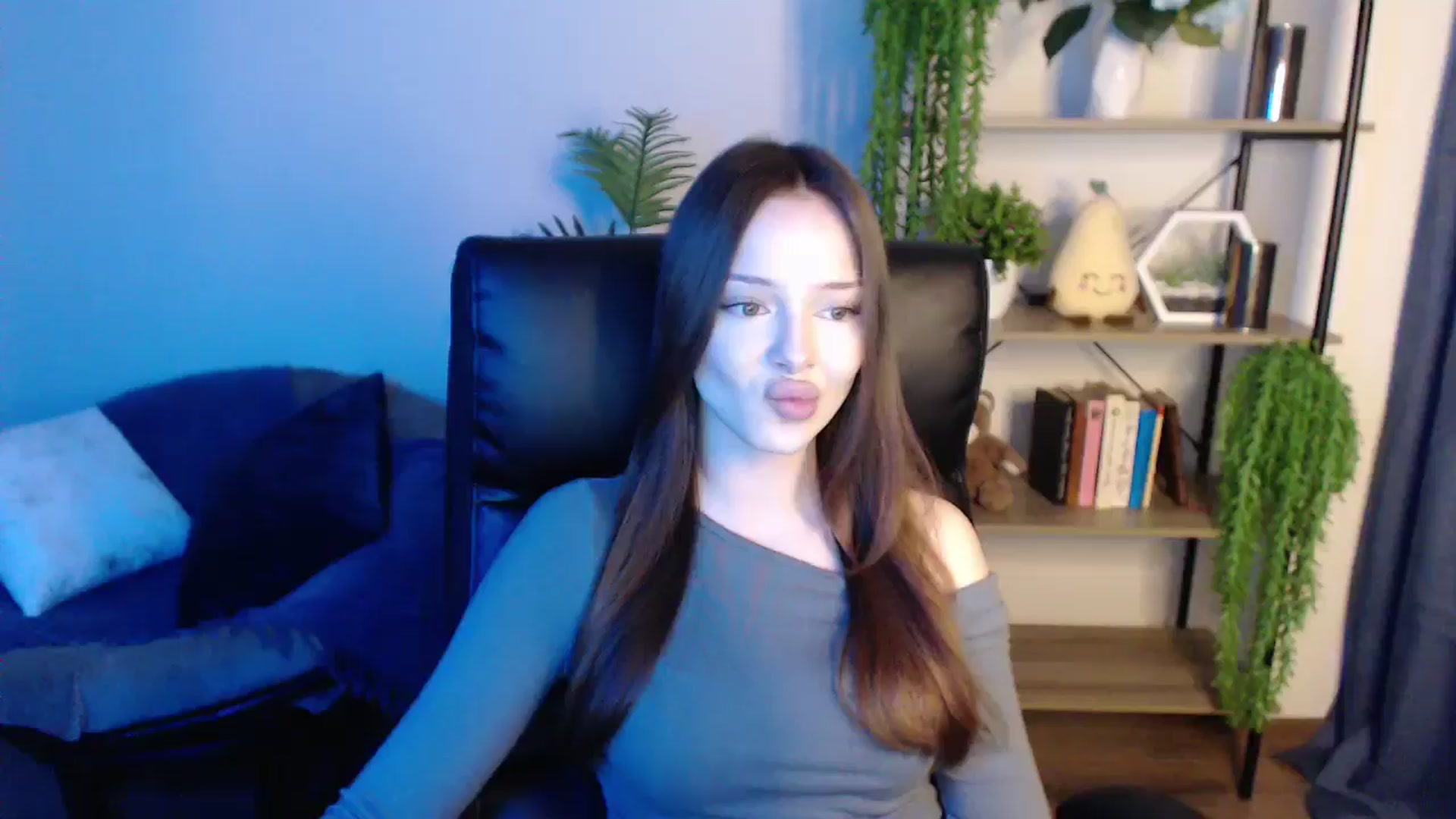 Gallery image thumbnail from KateManelli's myfreecams stream on, 03/05/2025, 13:41 image 4 of 20