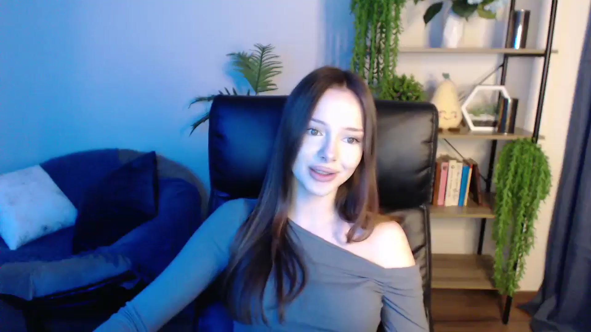 Gallery image thumbnail from KateManelli's myfreecams stream on, 03/05/2025, 13:41 image 10 of 20