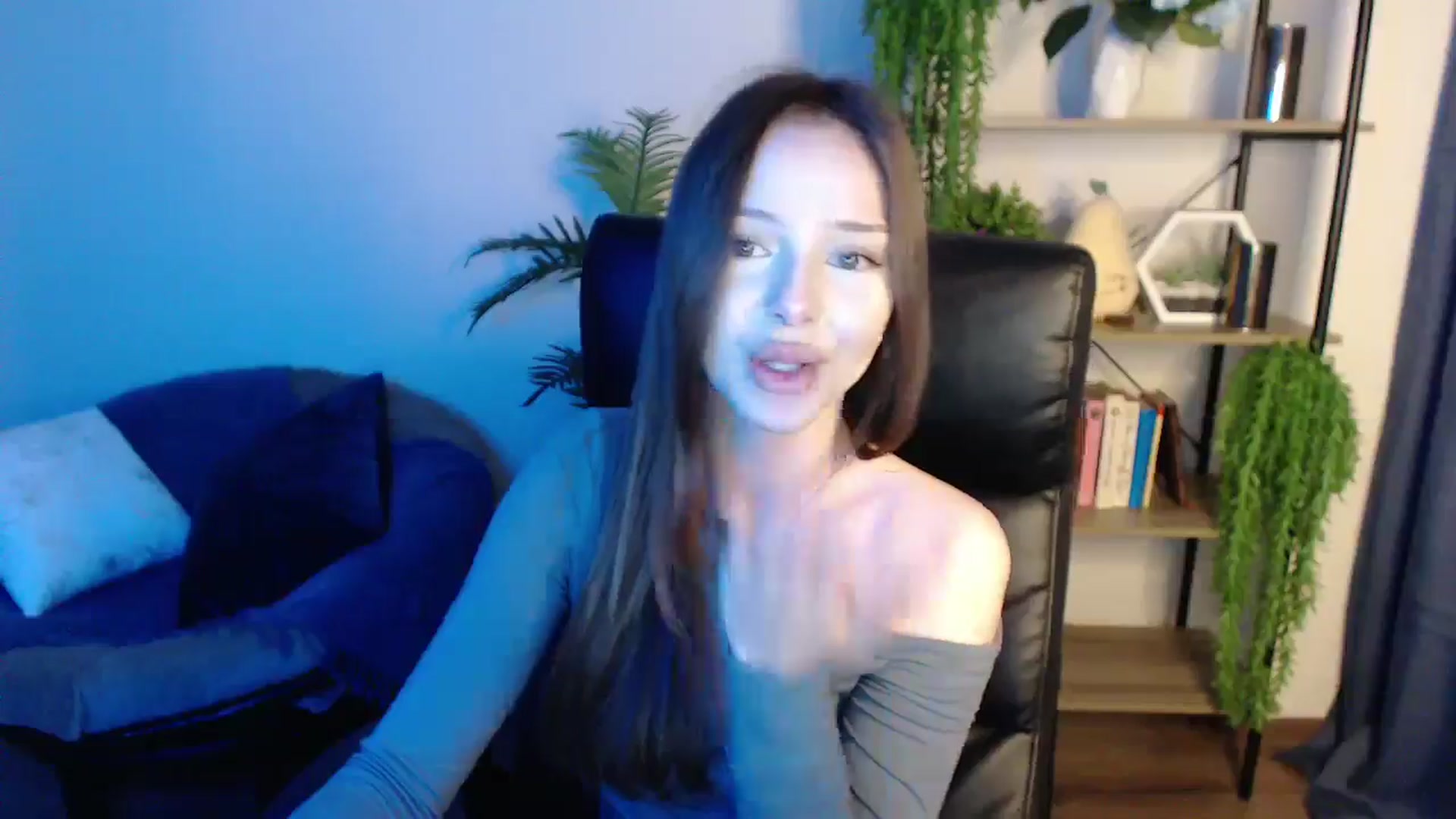 Gallery image thumbnail from KateManelli's myfreecams stream on, 03/05/2025, 14:12 image 13 of 20