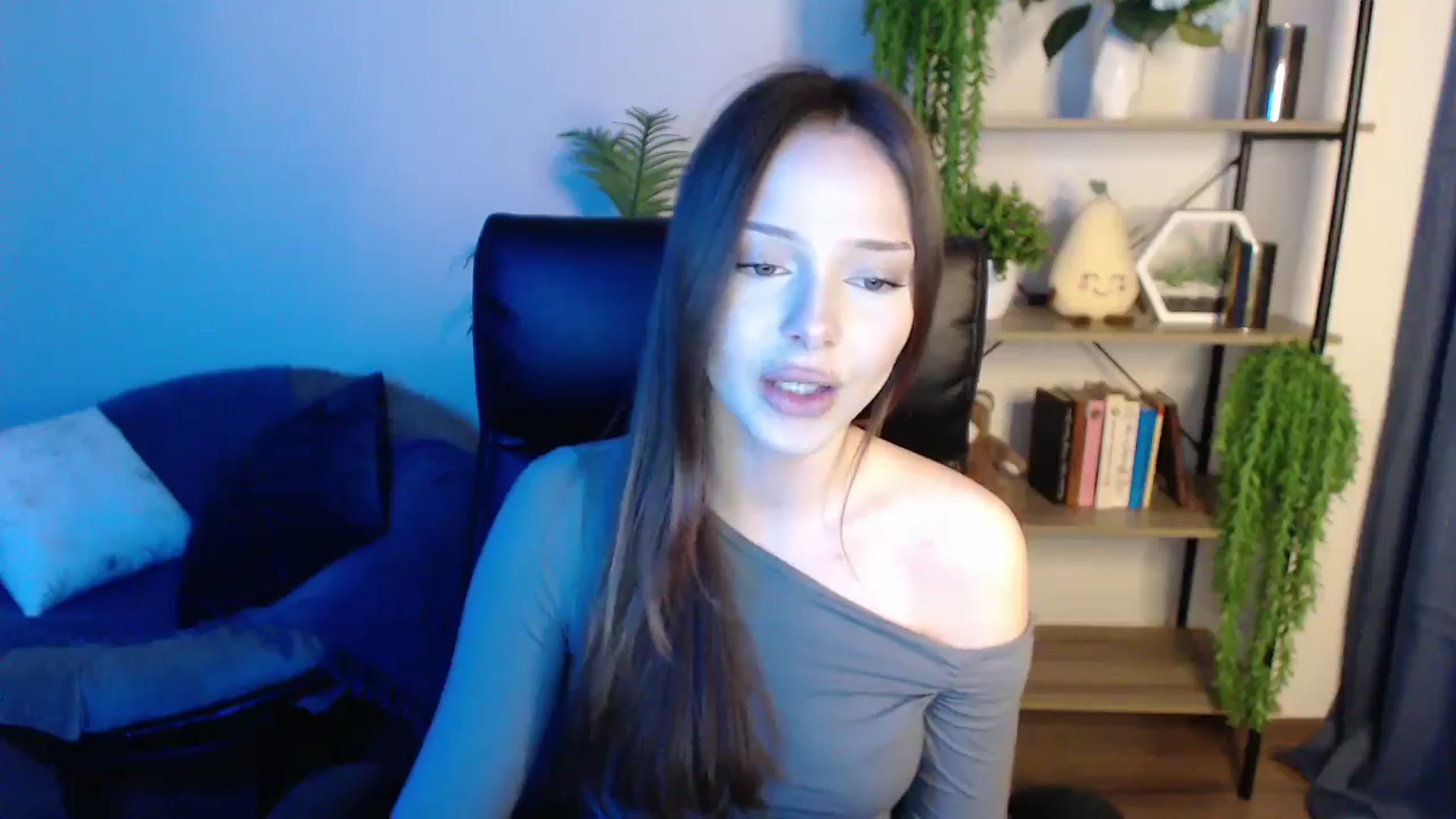 Gallery image thumbnail from KateManelli's myfreecams stream on, 03/05/2025, 14:12 image 12 of 20