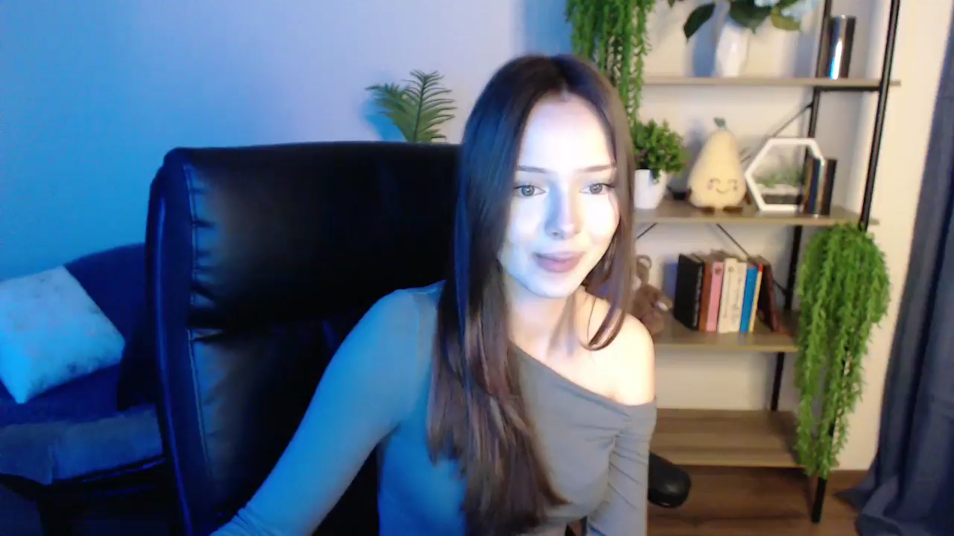 Gallery image thumbnail from KateManelli's myfreecams stream on, 03/05/2025, 14:12 image 8 of 20