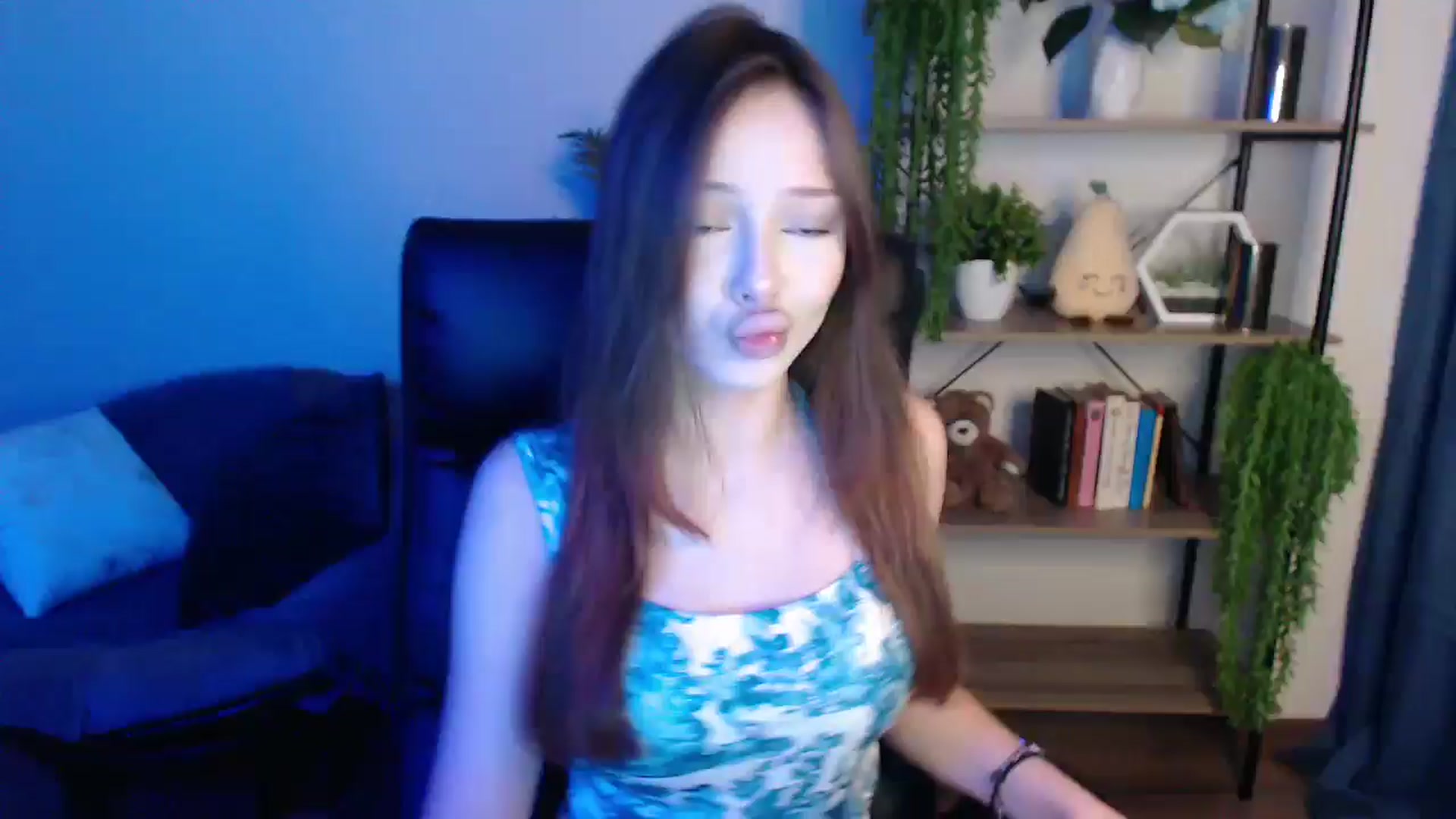 Gallery image thumbnail from KateManelli's myfreecams stream on, 03/07/2025, 09:40 image 12 of 20