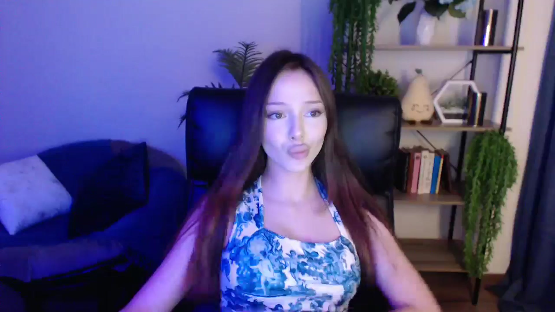 Gallery image thumbnail from KateManelli's myfreecams stream on, 03/07/2025, 11:47 image 16 of 20