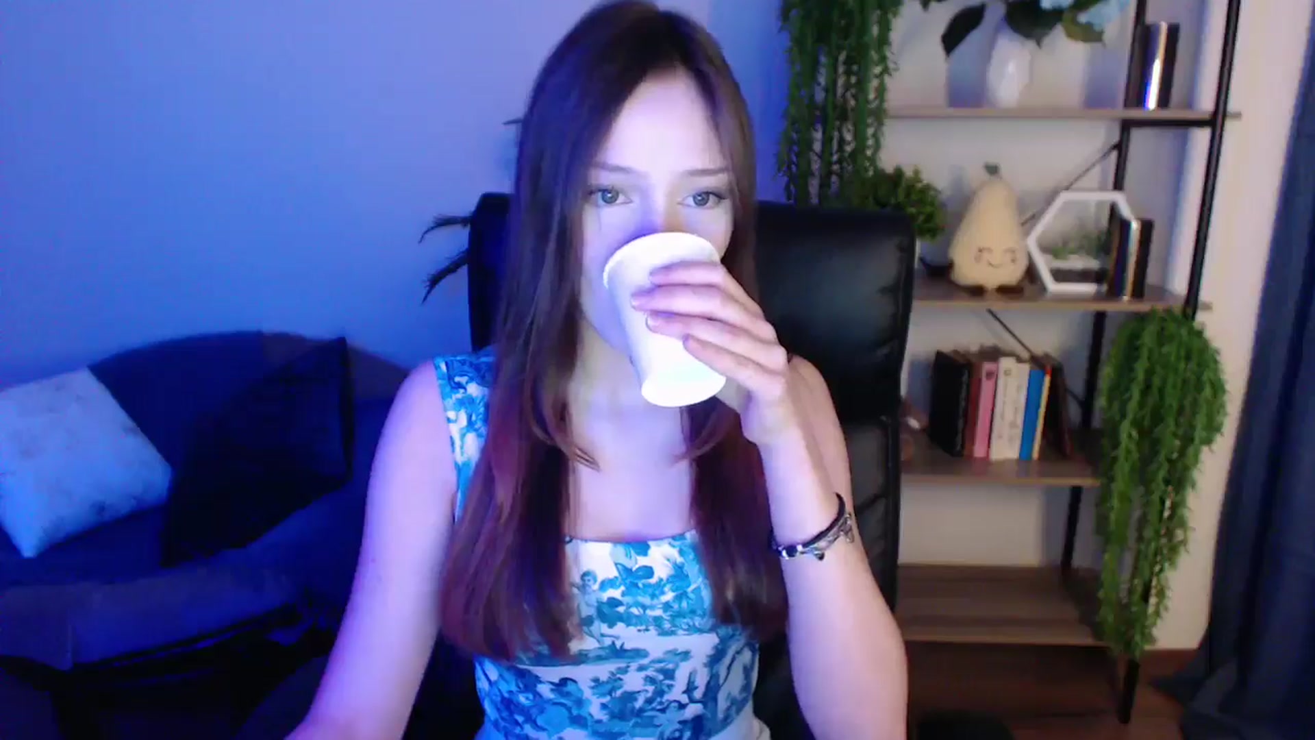 Gallery image thumbnail from KateManelli's myfreecams stream on, 03/07/2025, 11:47 image 4 of 20