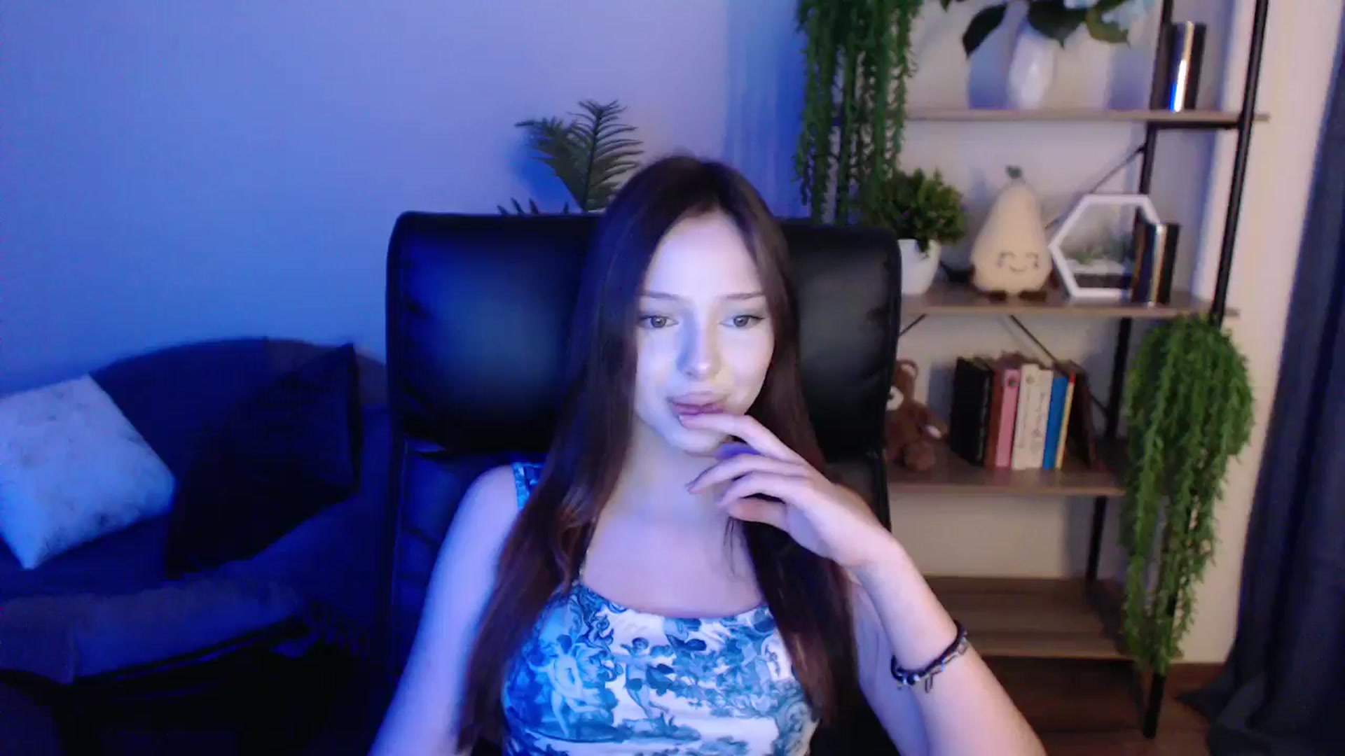 Gallery image thumbnail from KateManelli's myfreecams stream on, 03/07/2025, 12:32 image 19 of 20
