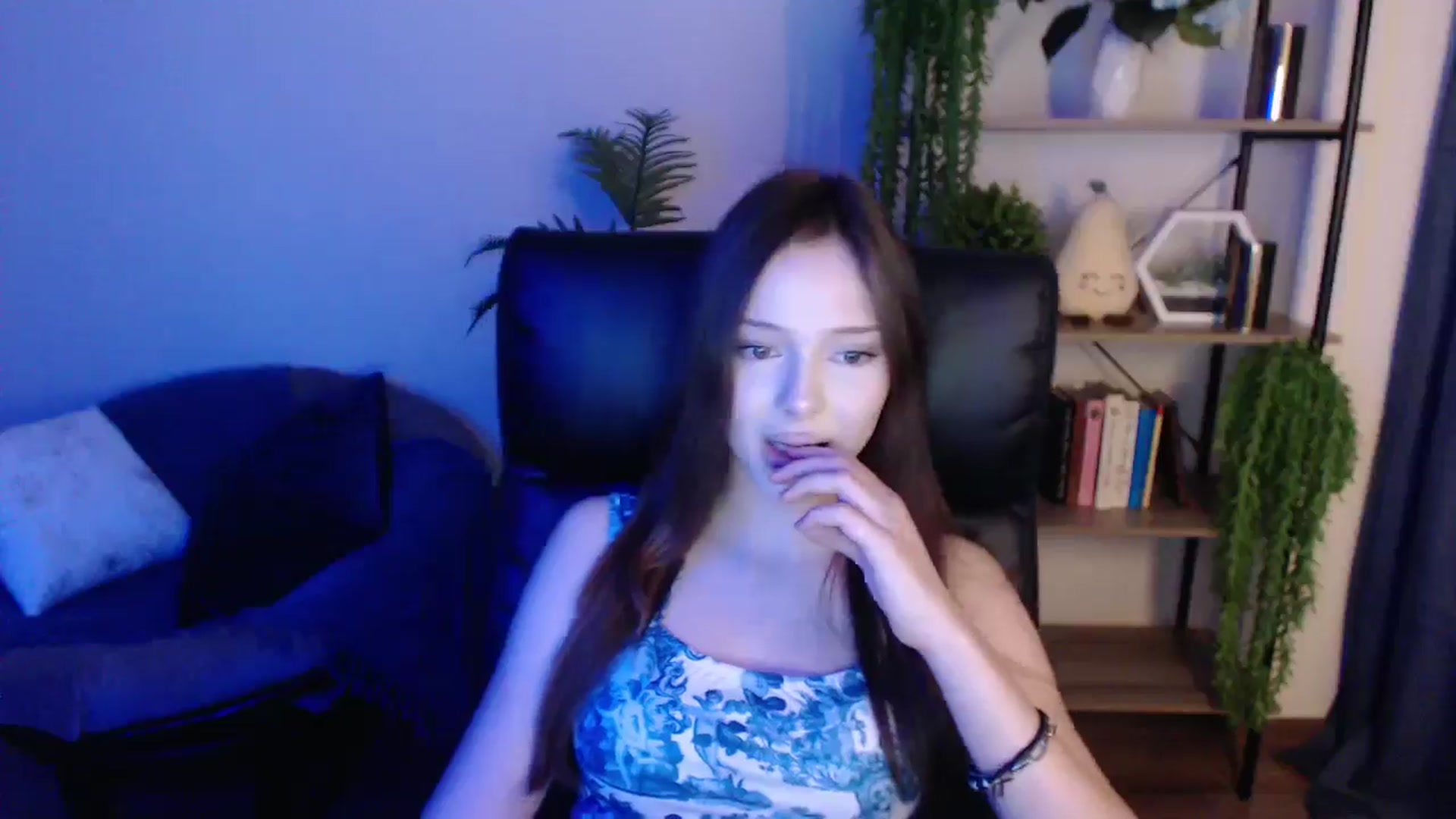 Gallery image thumbnail from KateManelli's myfreecams stream on, 03/07/2025, 12:32 image 18 of 20